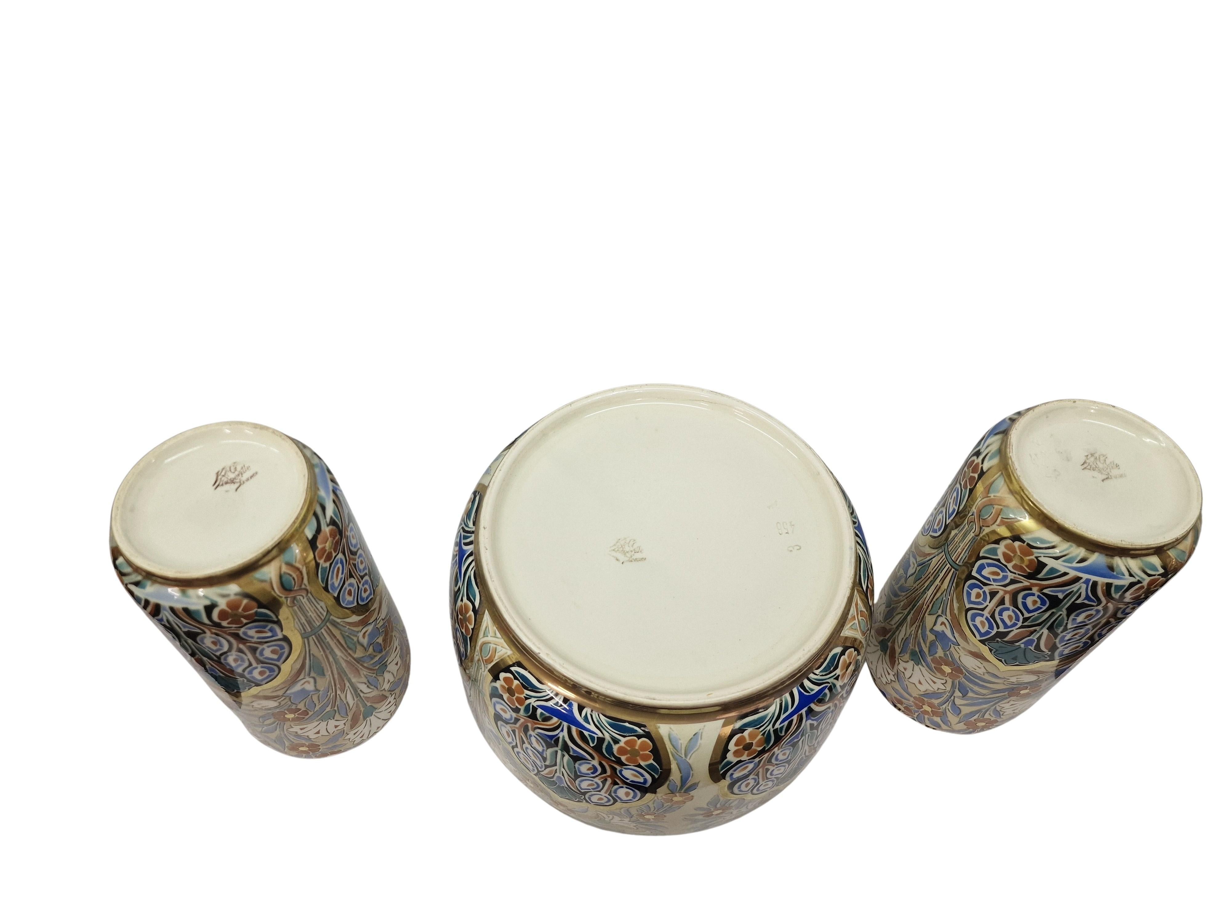 Superbe ensemble composé d'une jardinière et de deux vases, Keller & Guérin Luneville 1900, France Bon état - En vente à Wien, AT