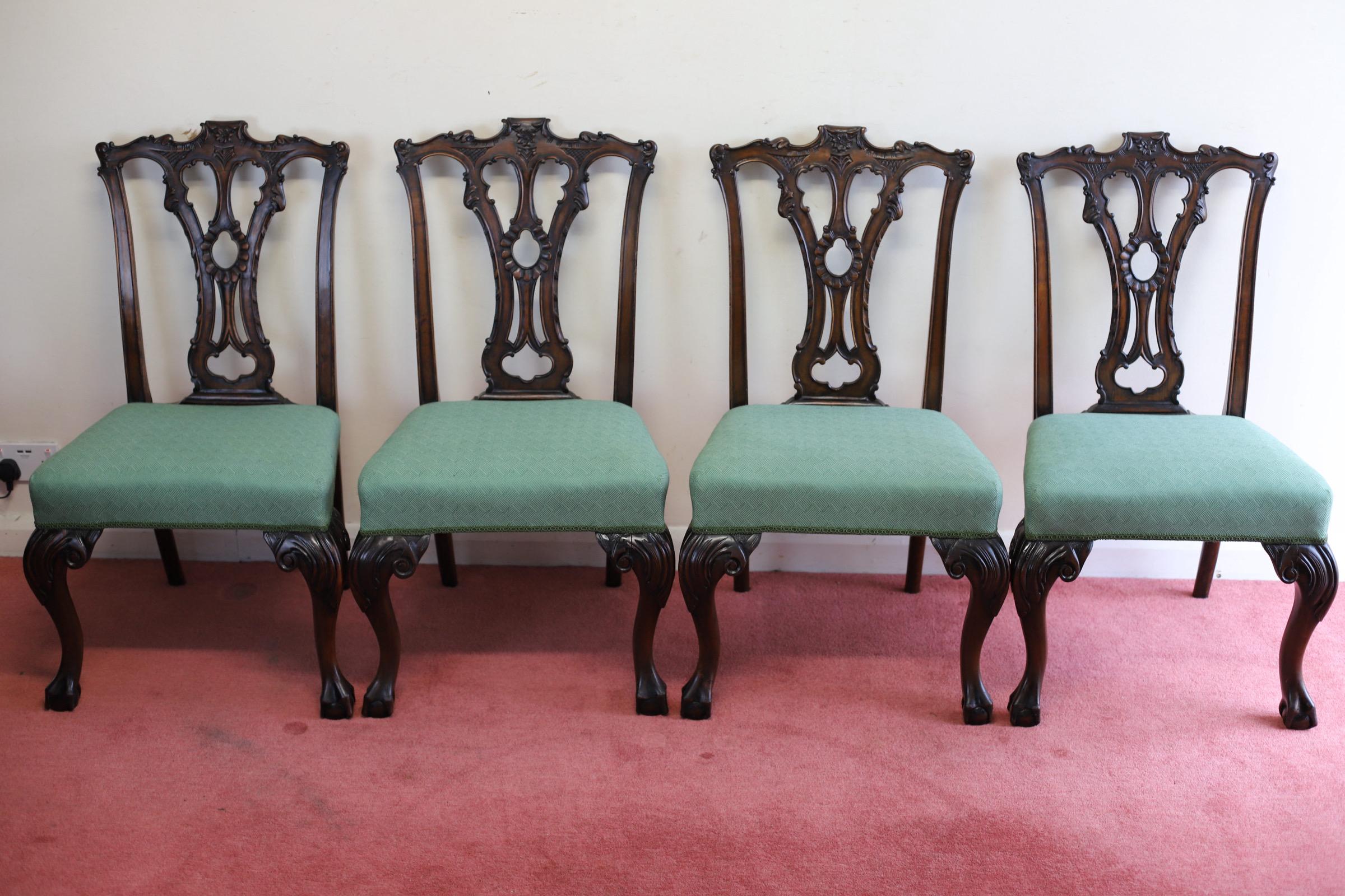 British Stunning Set Of Six Chippendale Style Dining Chairs  For Sale
