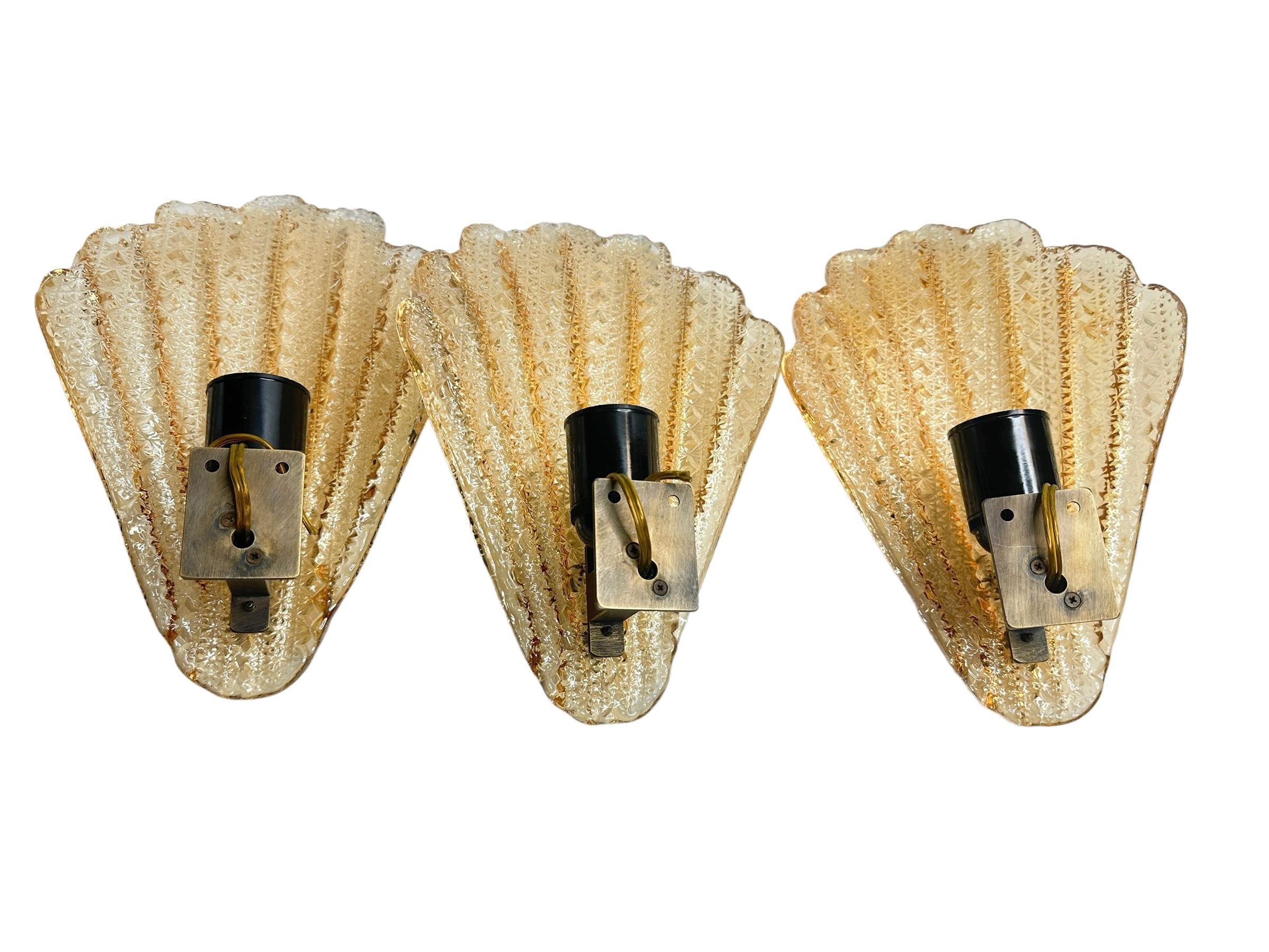 Stunning Set of Three Murano Glass Leaf Sconces by Barovier and Toso, Italy For Sale 1