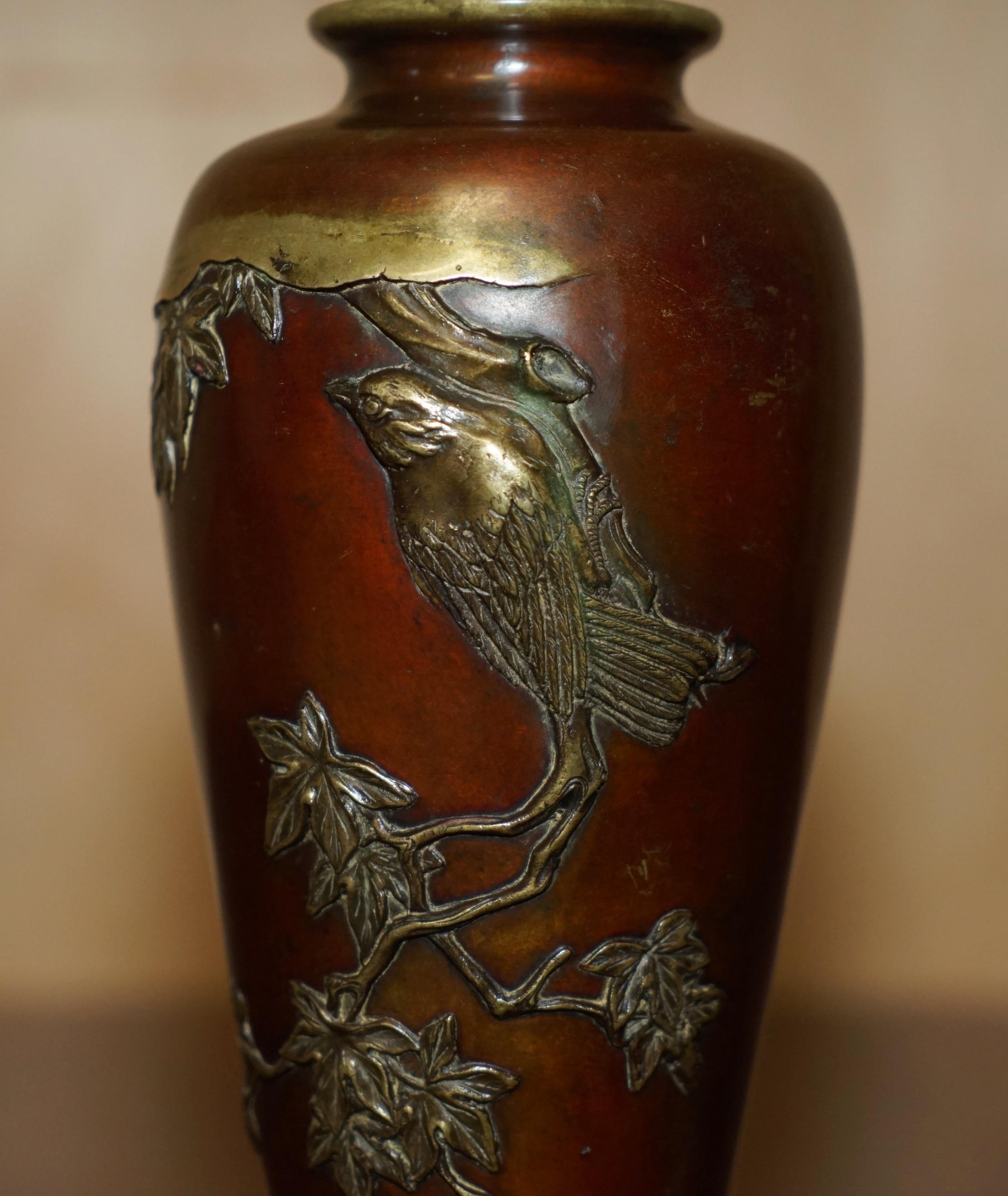 Hand-Crafted STUNNING SiGNED ANTIQUE CIRCA 1870 JAPANESE VASE DEPICTING A BIRD ON A BRANCH For Sale