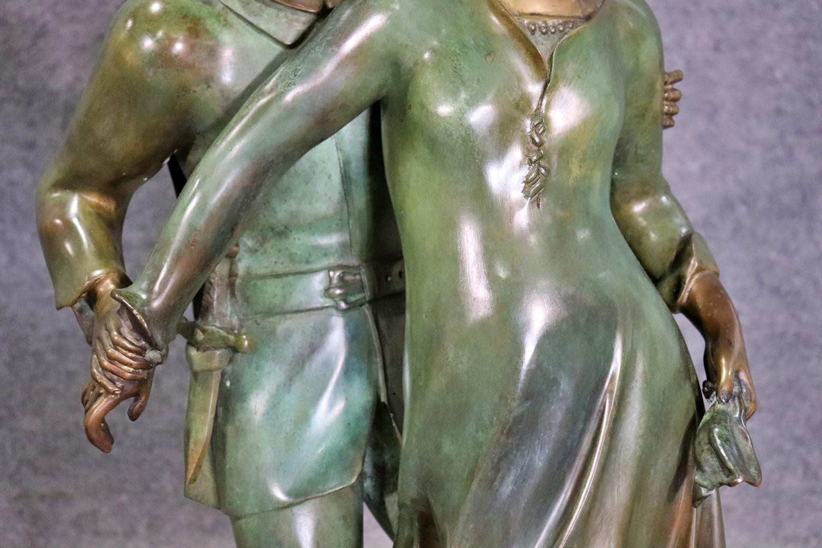 Atemberaubende signierte „Nene“ Verdigris-Bronze-Skulptur eines Paares von Liebhabern im Zustand „Gut“ im Angebot in Swedesboro, NJ