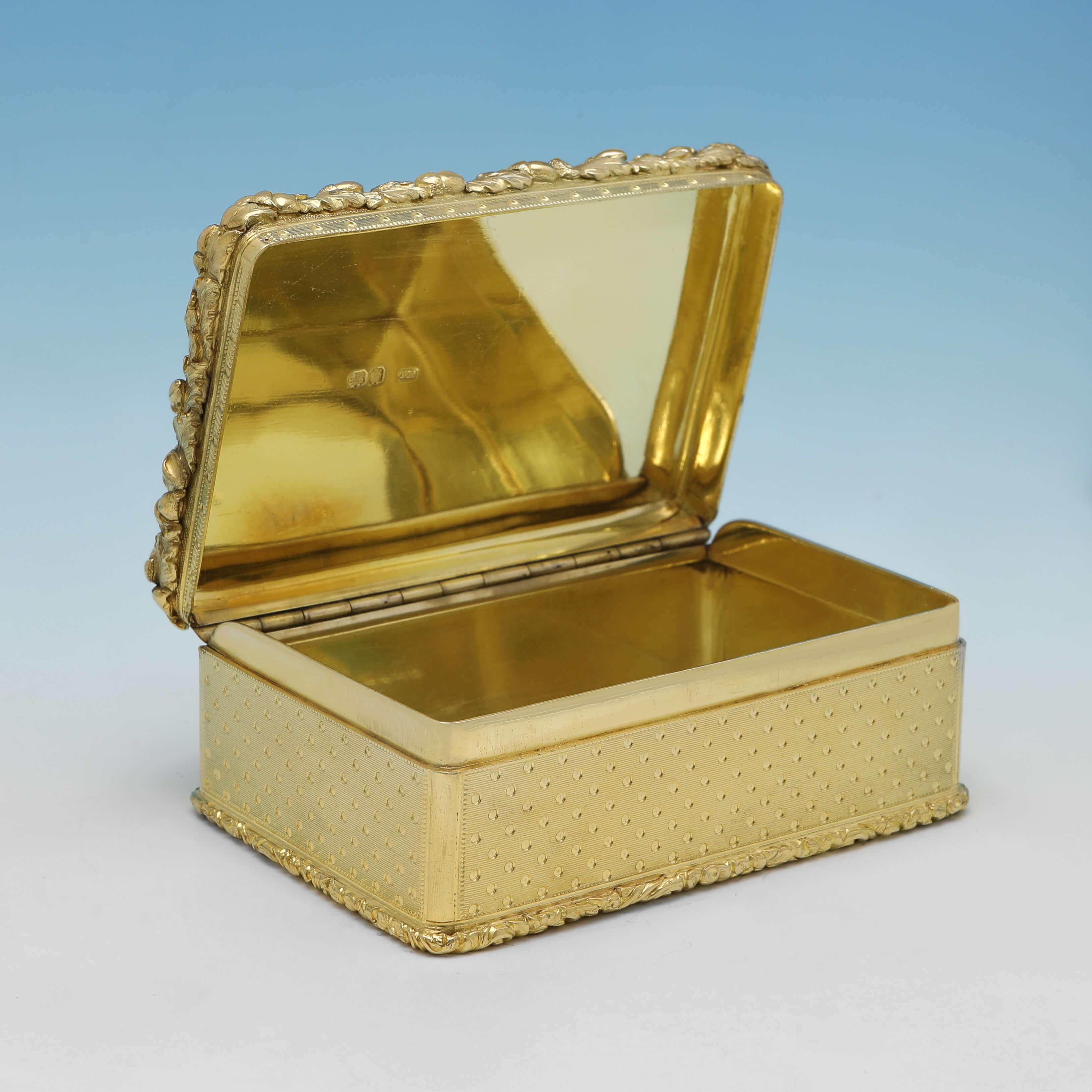 English Stunning Silver Gilt Victorian Table Snuff Box - Hallmarked in London in 1853 For Sale