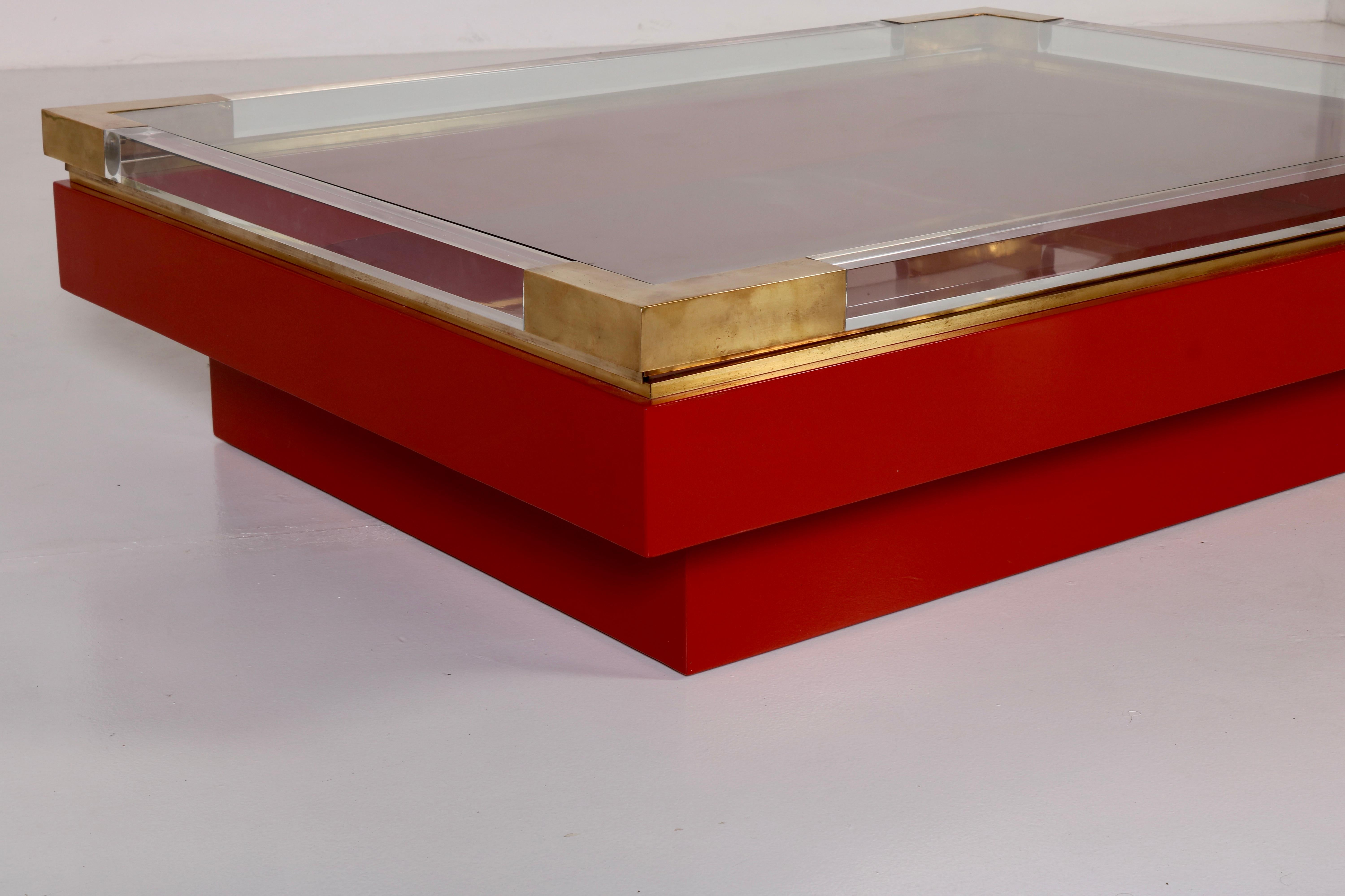 Atemberaubender niedriger Tisch mit Schiebeplatte in Rot und Gold von Romeo Rega, italienisches Design, 70er Jahre (Italienisch) im Angebot