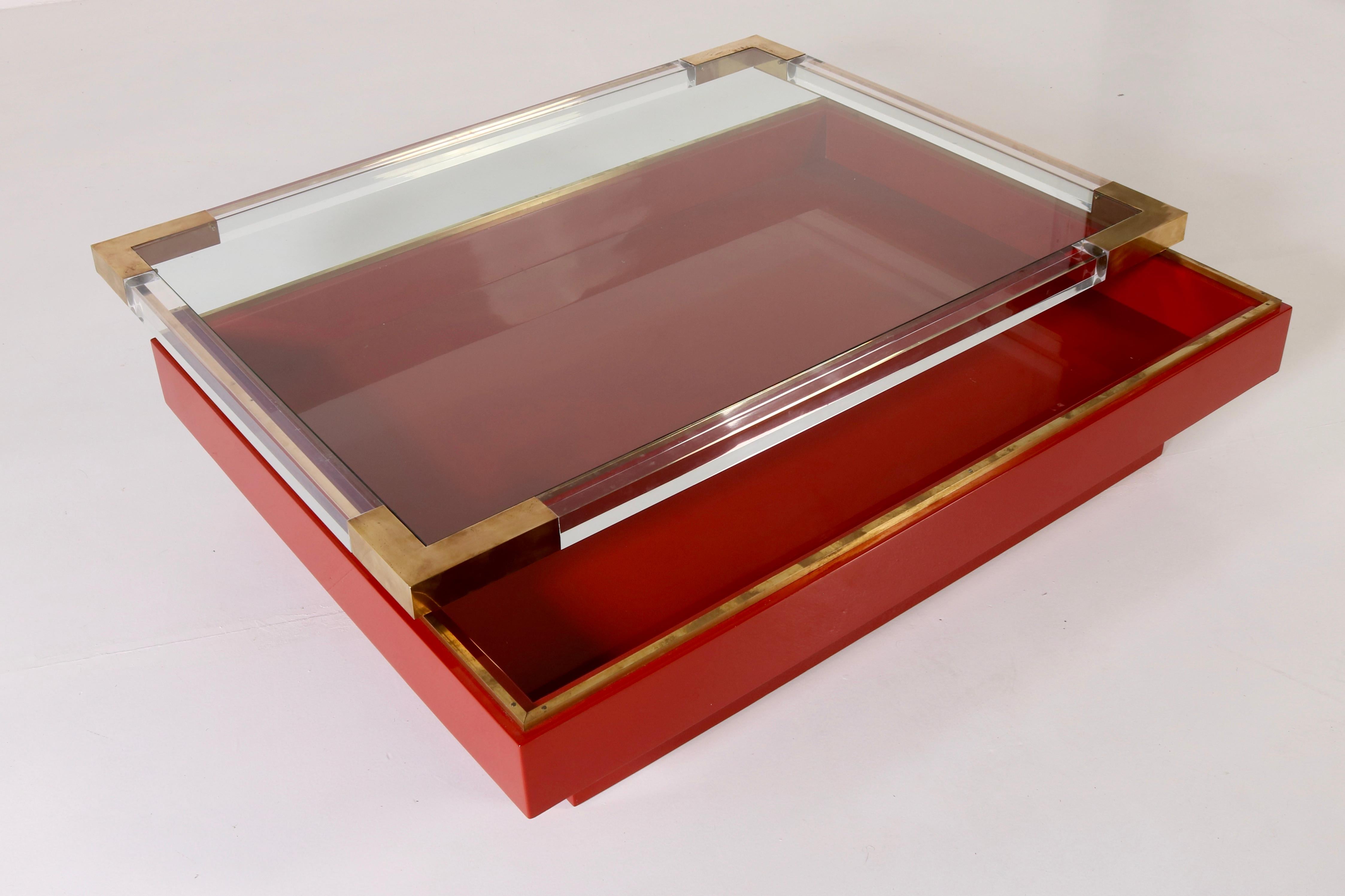 Stunning Sliding Top Low Table in Red and Gold by Romeo Rega, Italian Design 70s For Sale 2