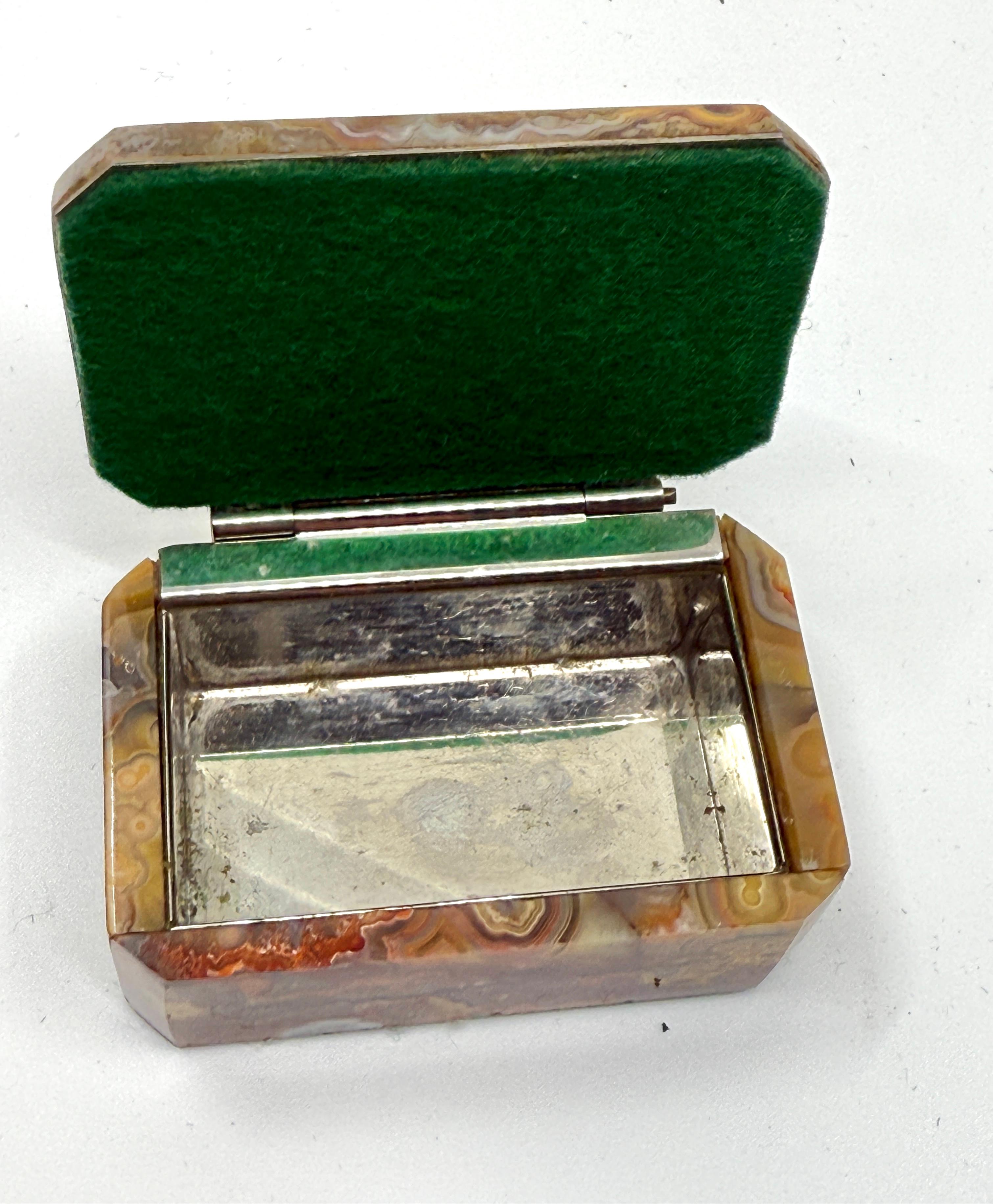 Stunning Small Agate and Lapis Boxes For Sale 5