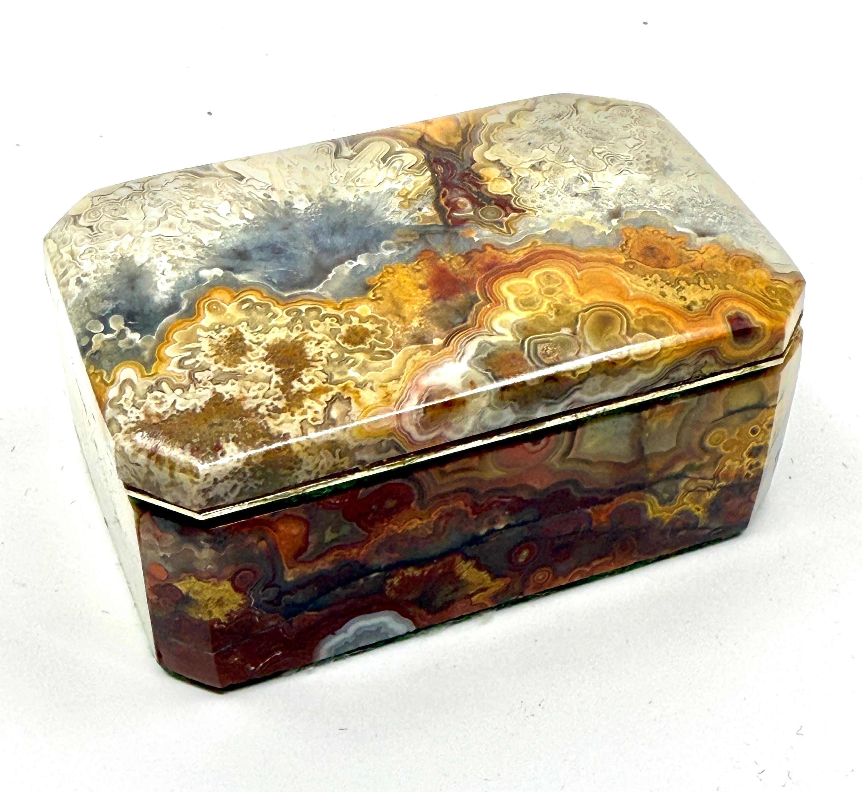 A pretty set of 2 decorative boxes. The first is a stunningly grained agate little box. It is colorful and vibrant. It is lined in chrome and felt. In good condition with some minor flea bites and natural inclusions.
The lapis lazuli box is