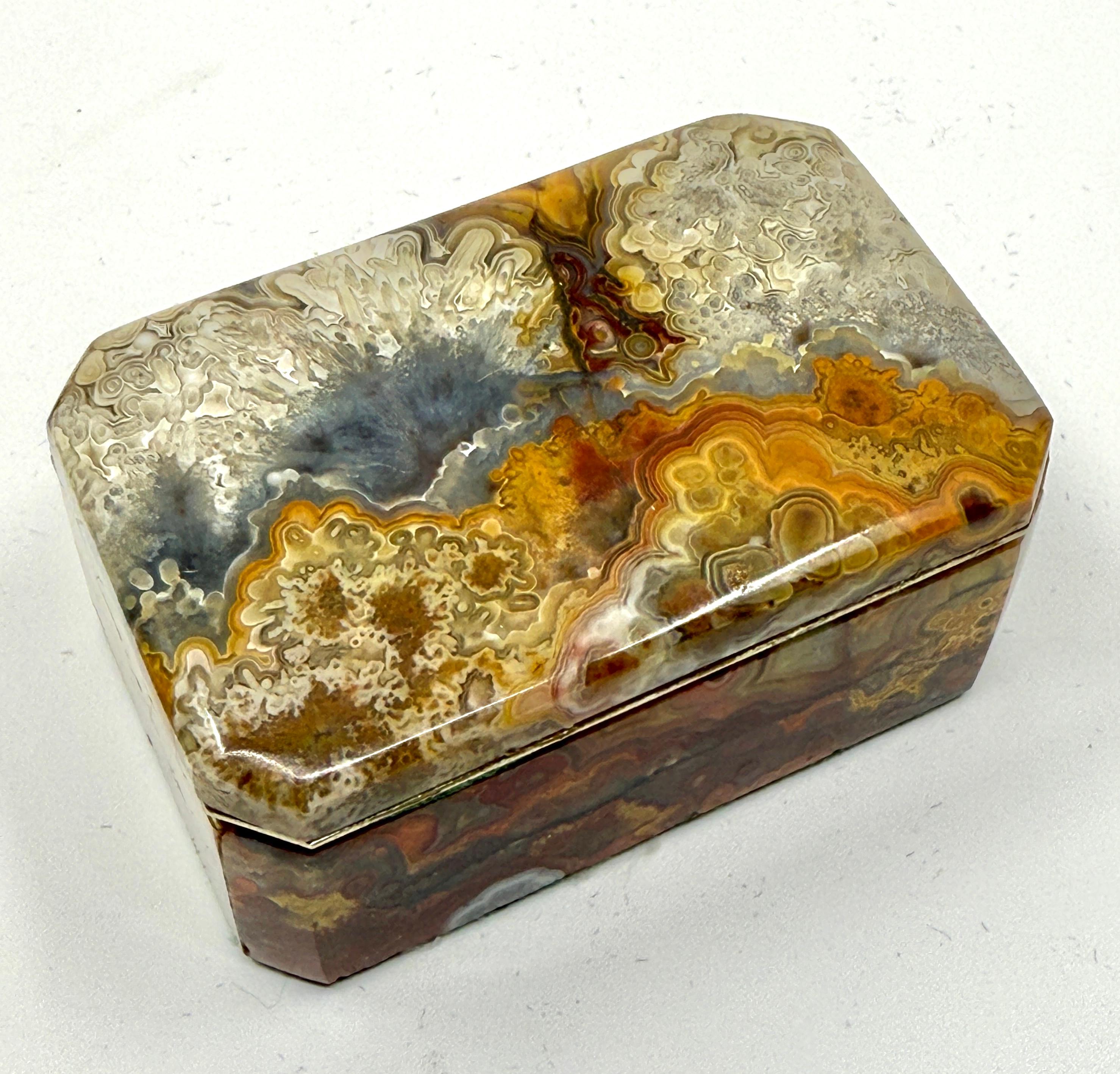 Stunning Small Agate and Lapis Boxes For Sale 14