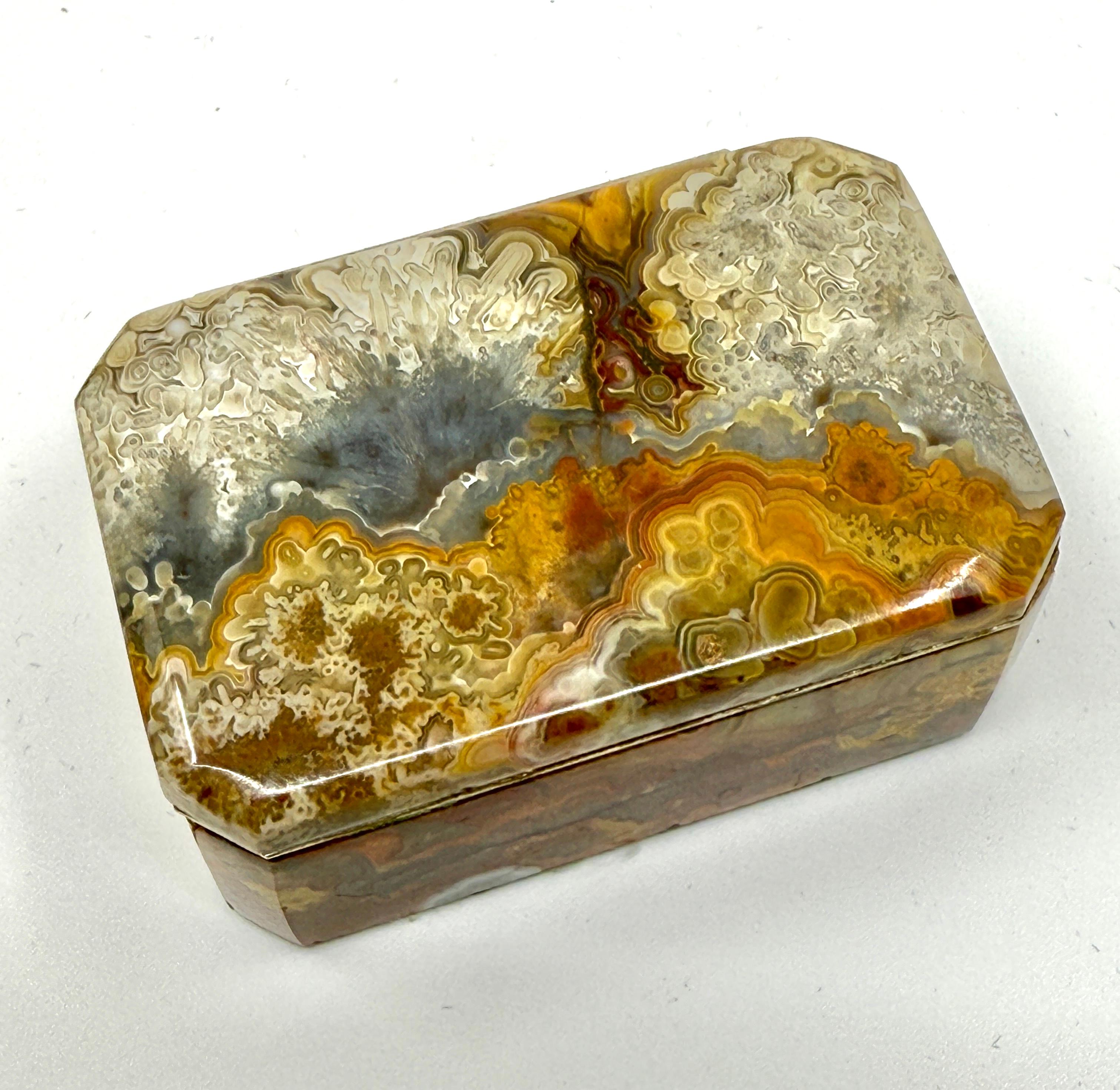 Unknown Stunning Small Agate and Lapis Boxes For Sale