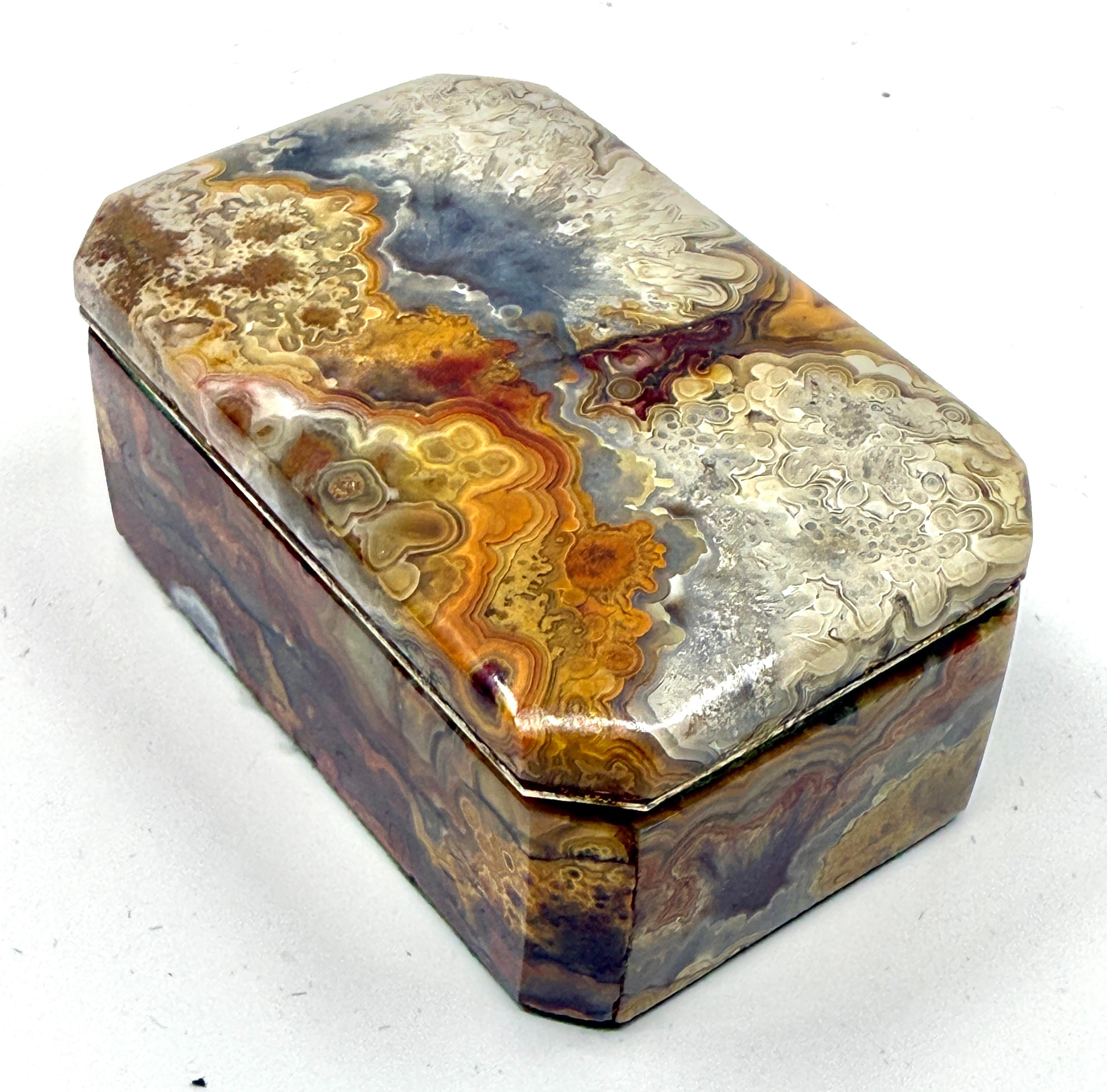 Hand-Crafted Stunning Small Agate and Lapis Boxes For Sale