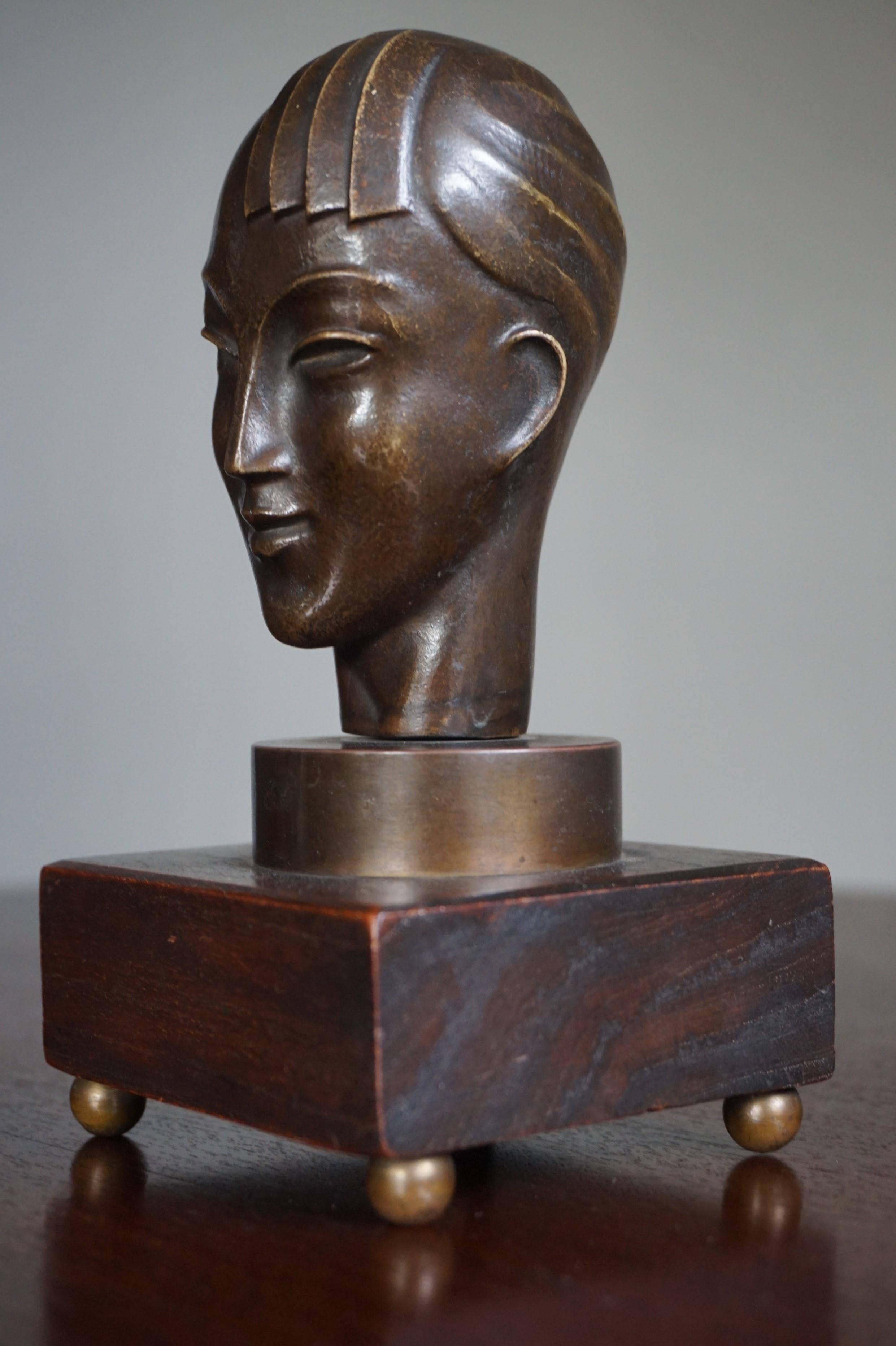 Great quality Art Deco sculpture with monogram JM.

This small size, solid bronze sculpture dates from the heydays of the Art Deco era and this work of art is highly attractive in more ways than one. Anyone who is capable of creating a fine face