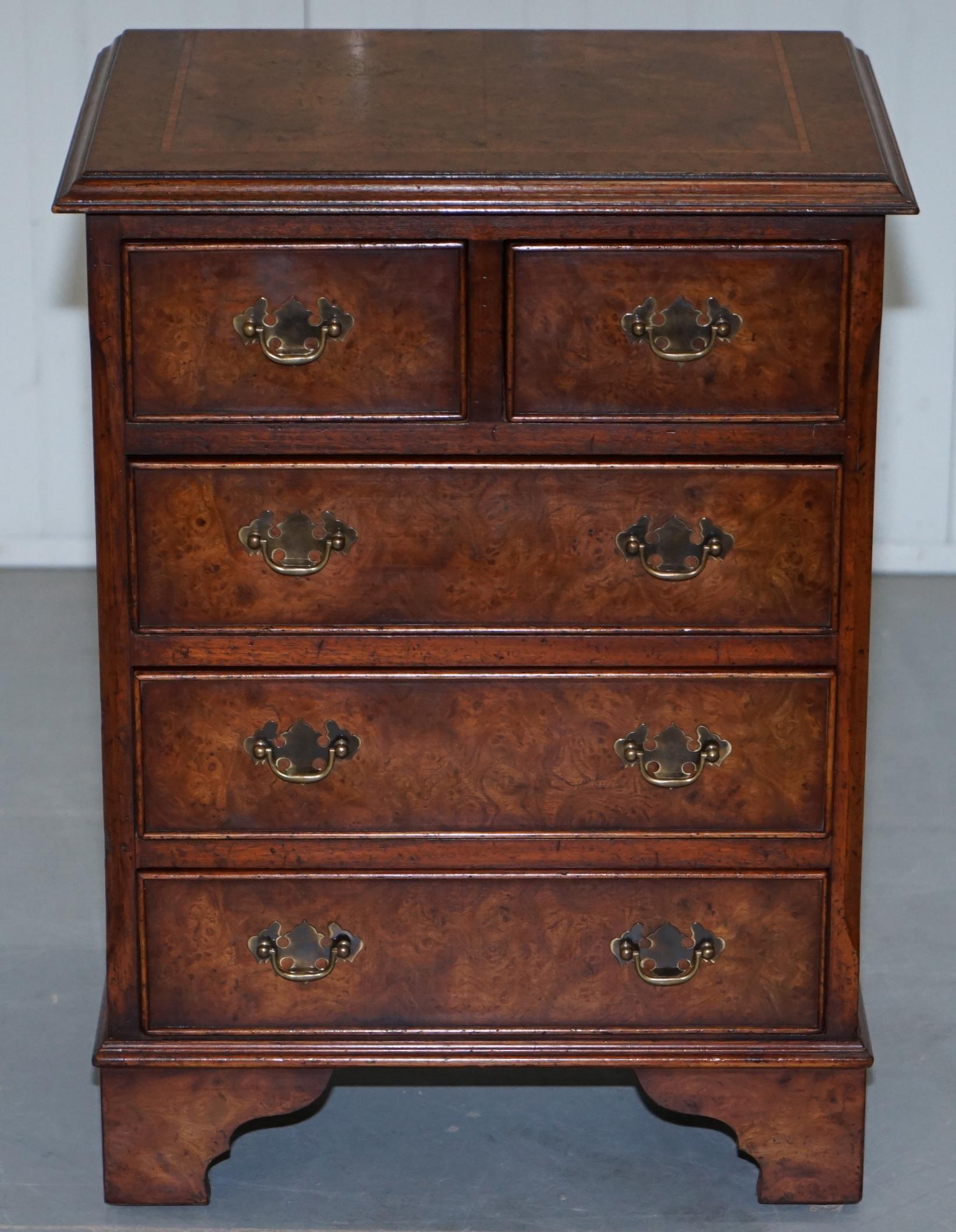 We are delighted to offer for auction this very nice vintage Burr Elm small chest of drawers made in the Georgian style

There are around 50-100 high definition super-sized pictures at the bottom of this page

A good looking and well made piece,