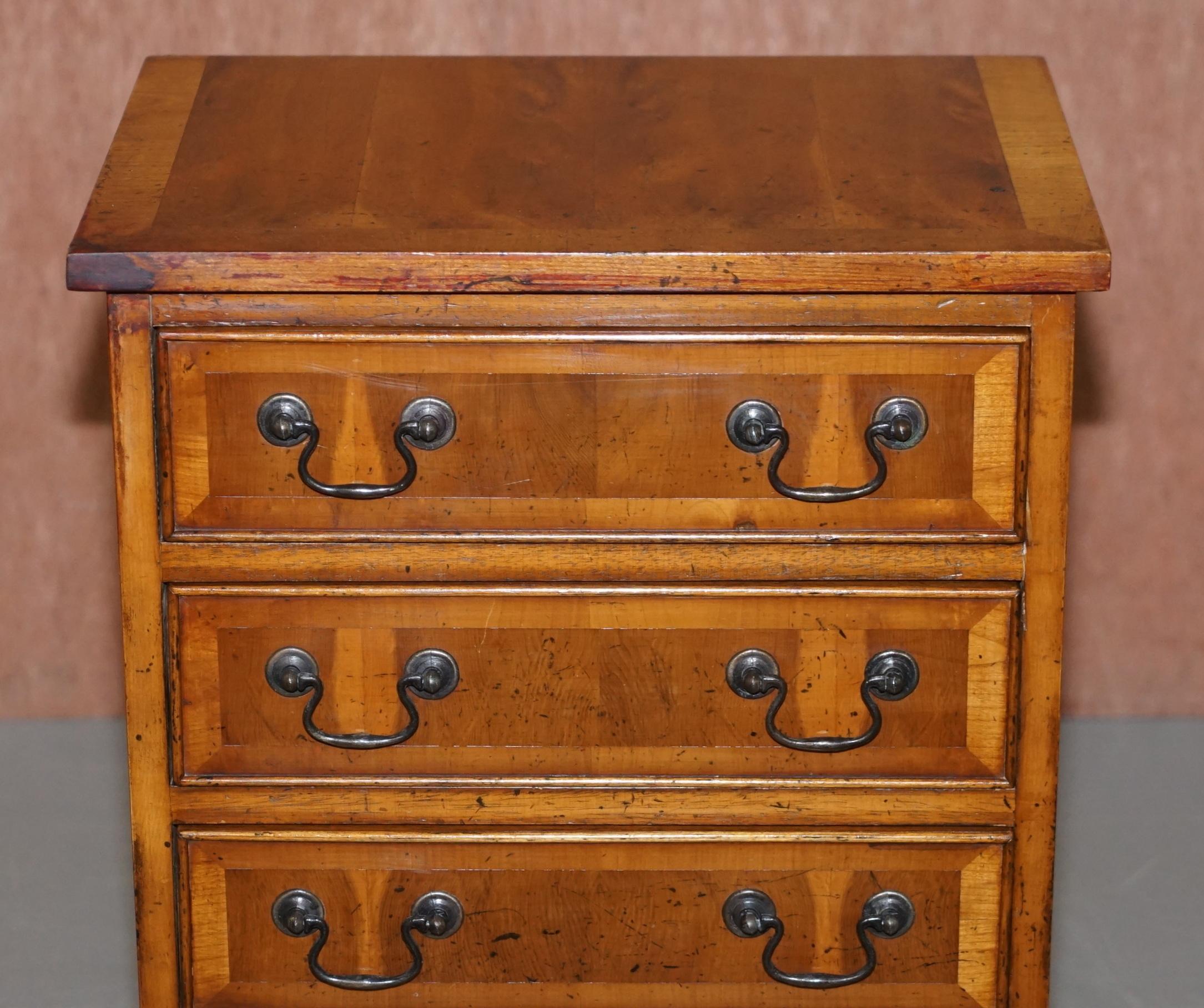 20th Century Stunning Small Burr Yew Chest of Drawers Lamp End Wine Bed Side Table Sized
