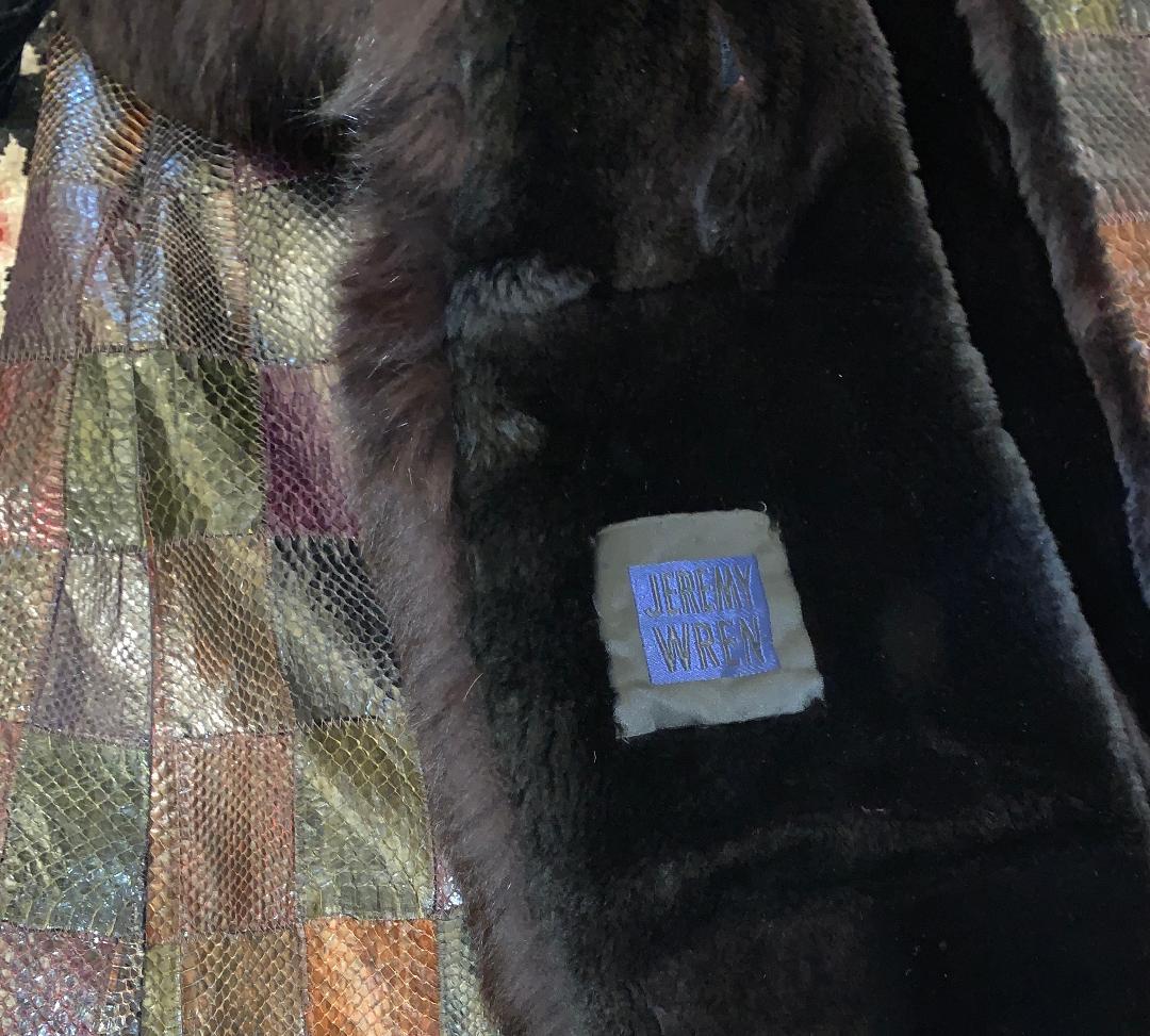 Atemberaubender Patchwork-Mantel aus Schlangenhaut mit geschorenem Nerzfuchsbesatz und schwarzem Fuchsbesatz im Angebot 4