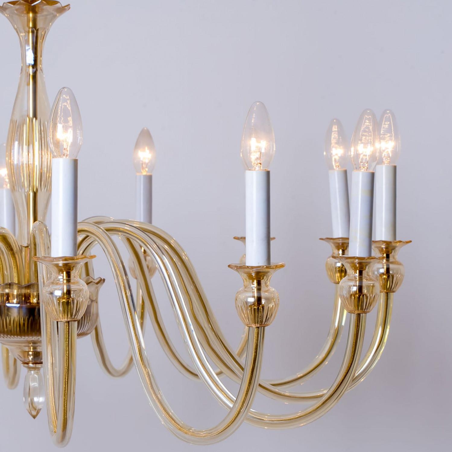 Mid-Century Modern Stunning Soft Amber Murano Glass Chandelier 14 arms, Italy 1960 For Sale
