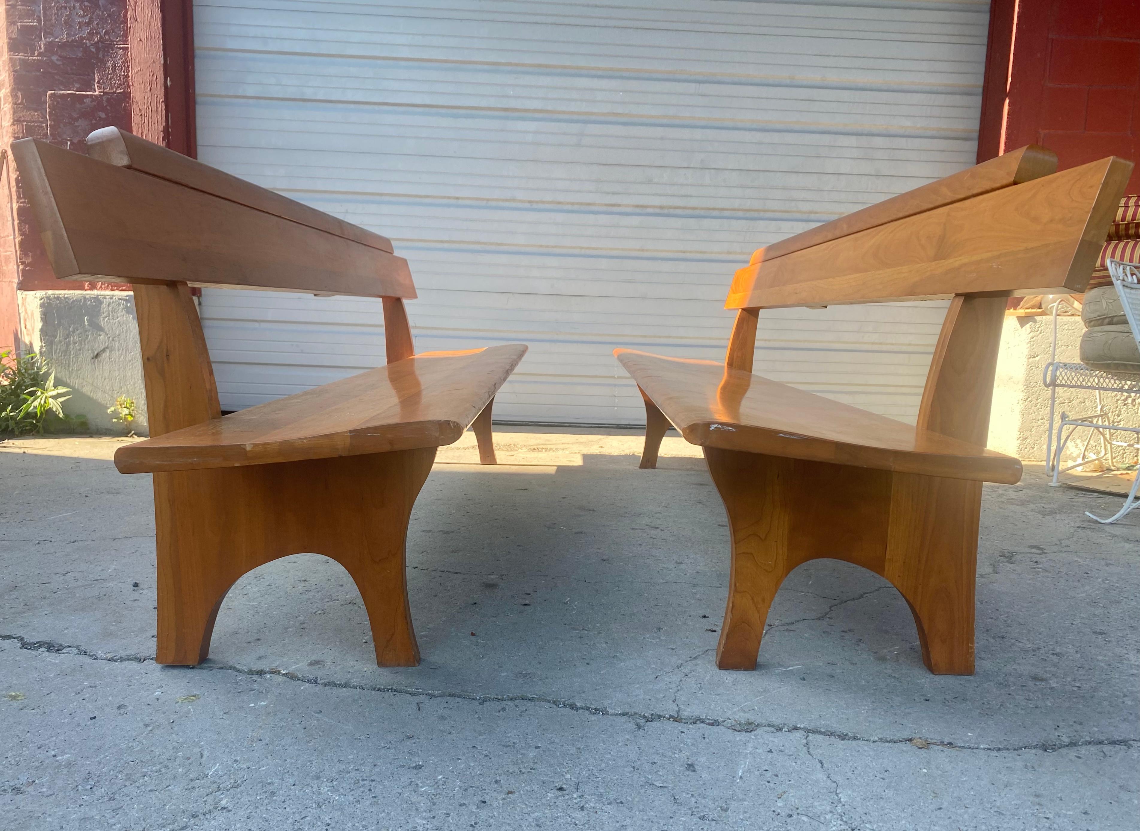 Superbe banc d'église moderniste en bouleau massif, d'après Frank Lloyd Wright Bon état - En vente à Buffalo, NY