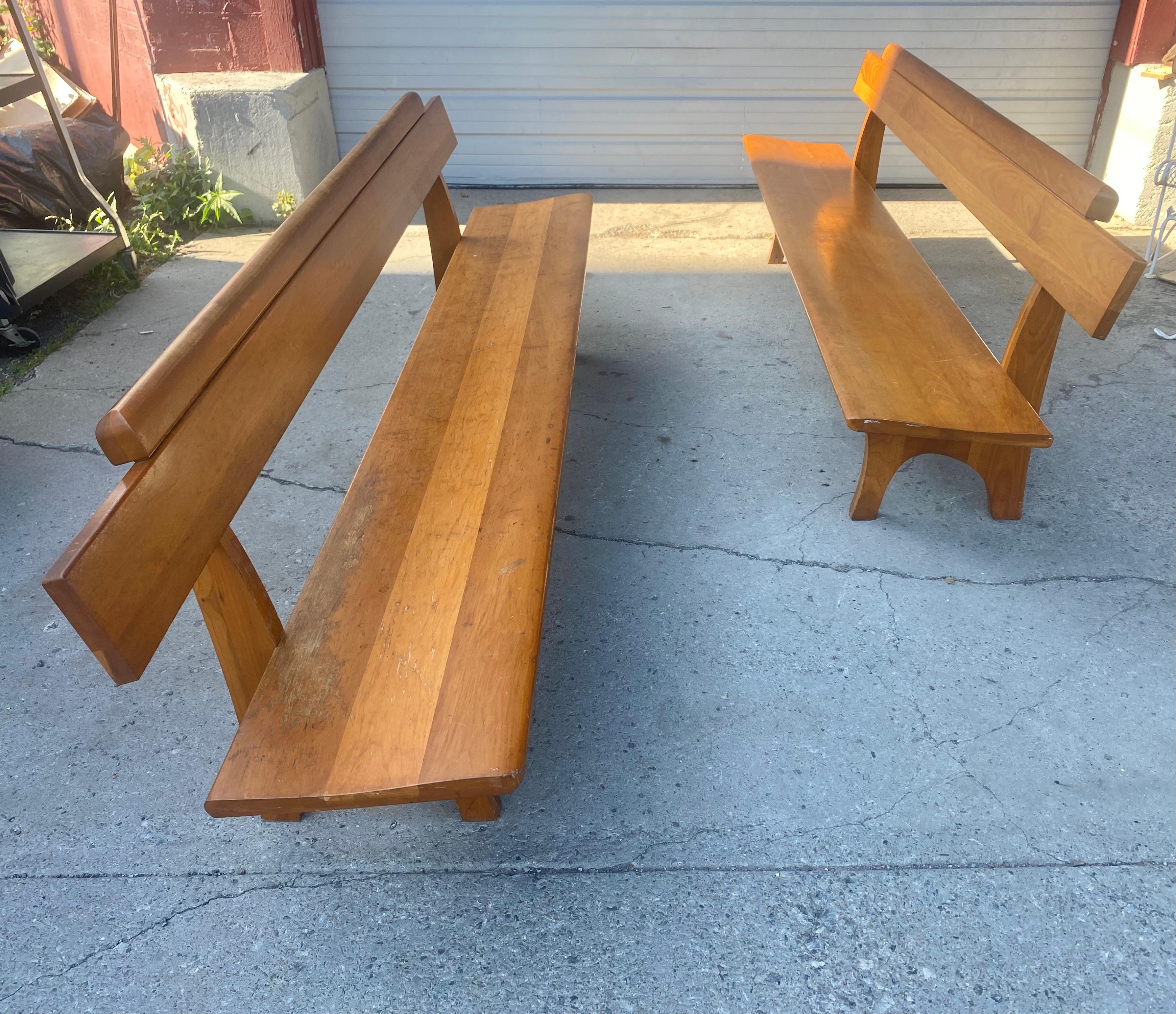 Bouleau Superbe banc d'église moderniste en bouleau massif, d'après Frank Lloyd Wright en vente