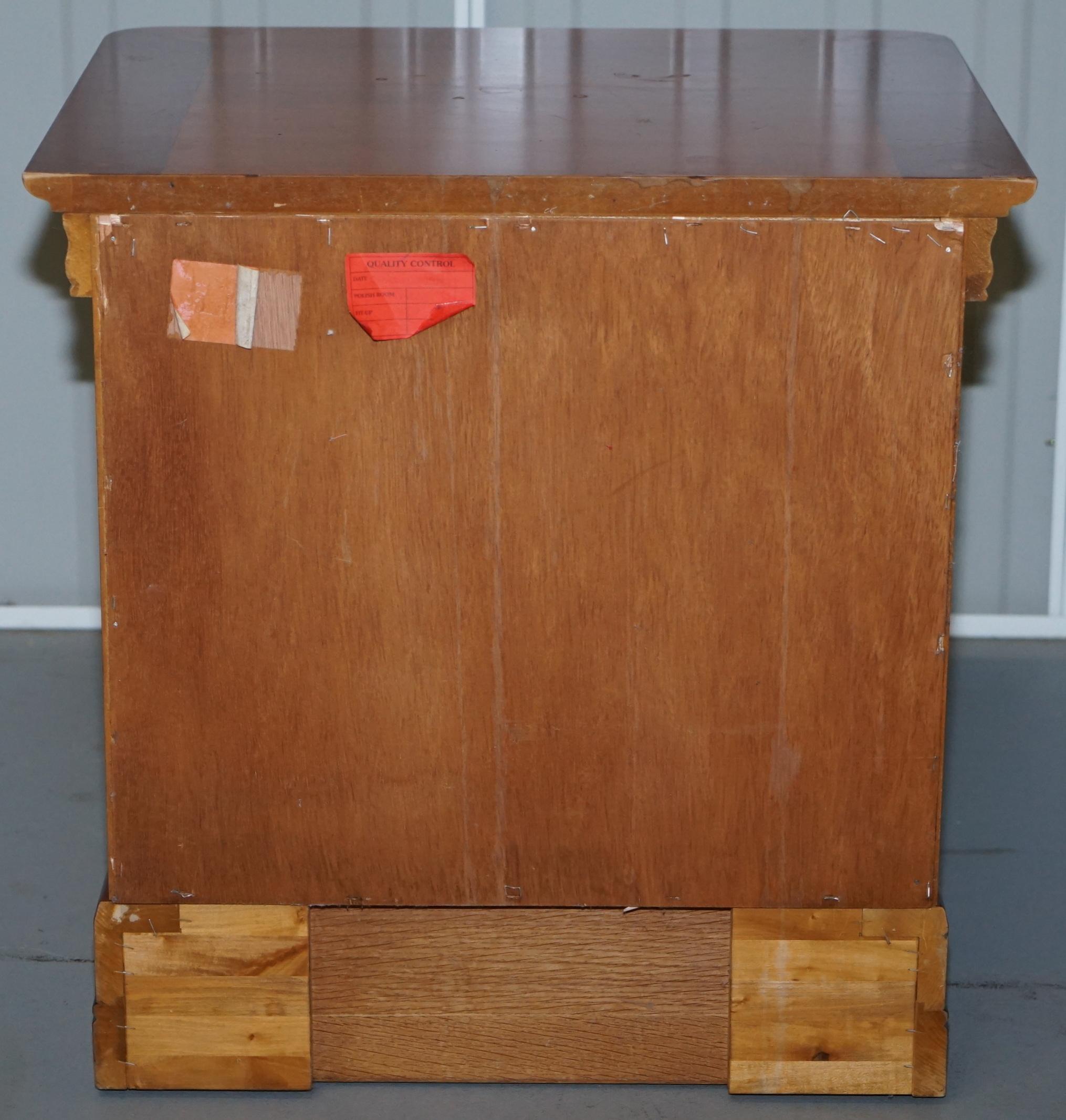 STUNNING SOLID CHERRY WOOD BEDSIDE TABLE CHEST OF DRAWERS PART OF A LARGE SUiTE 4