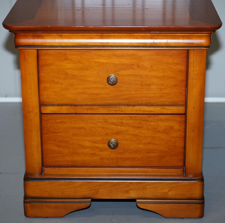 STUNNING SOLID CHERRY WOOD BEDSIDE TABLE CHEST OF DRAWERS PART OF A