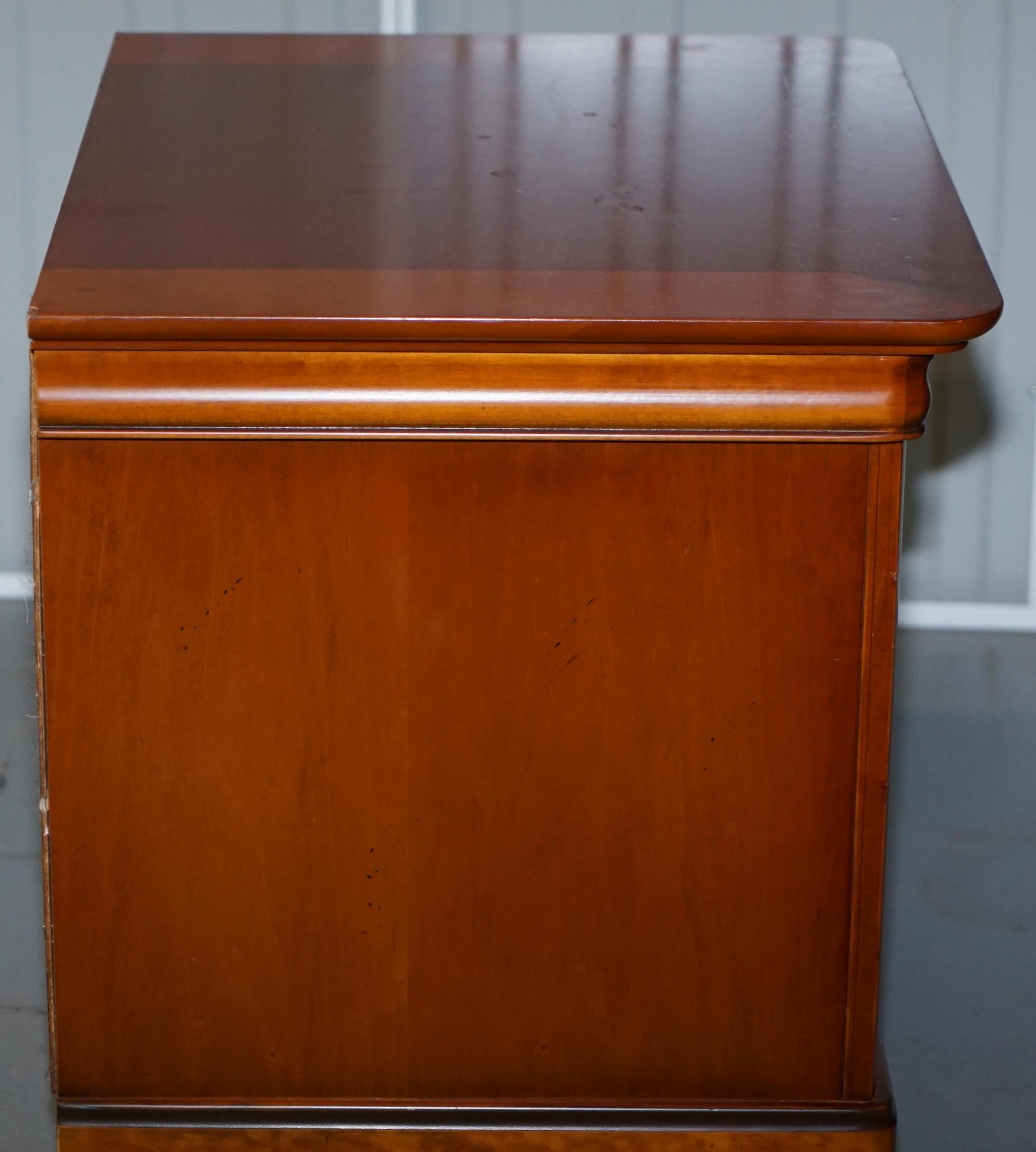 Modern STUNNING SOLID CHERRY WOOD BEDSIDE TABLE CHEST OF DRAWERS PART OF A LARGE SUiTE