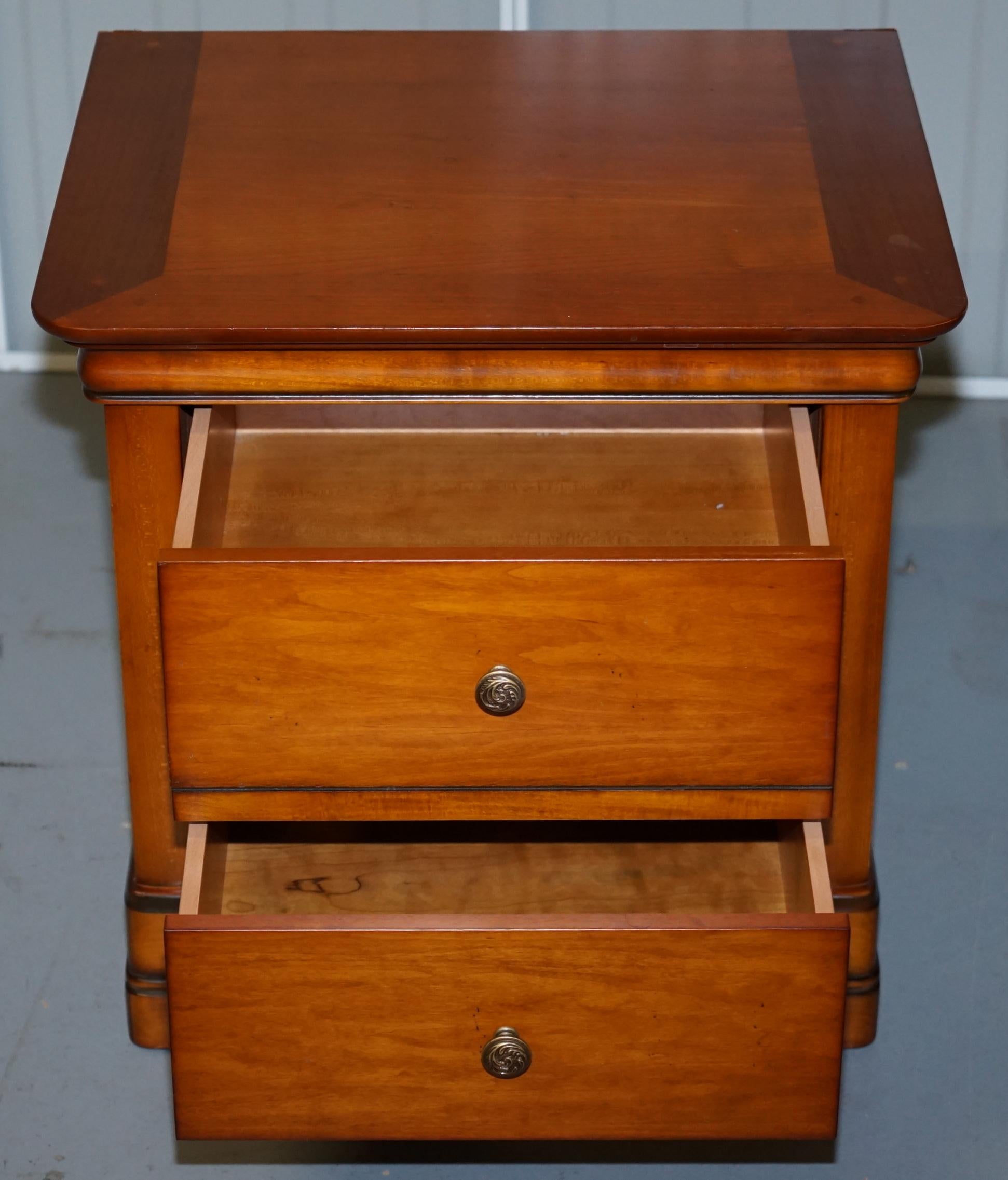 20th Century STUNNING SOLID CHERRY WOOD BEDSIDE TABLE CHEST OF DRAWERS PART OF A LARGE SUiTE