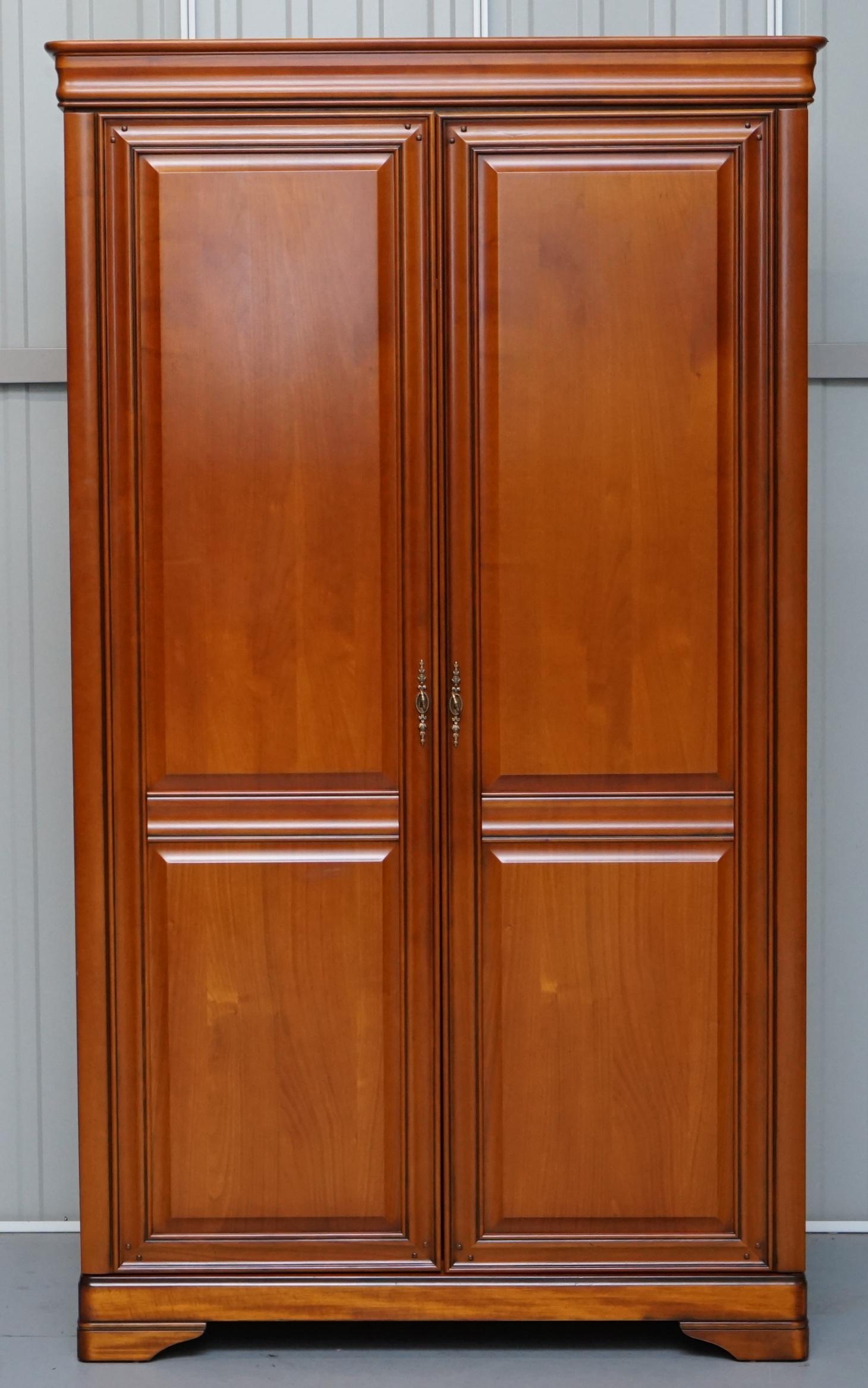 We are delighted to offer for sale this stunning solid cherrywood double bank wardrobe

This are part of a suite, I also have the matching pair of tall bedside tables and small standard single bedside table

This is a very thick and solid
