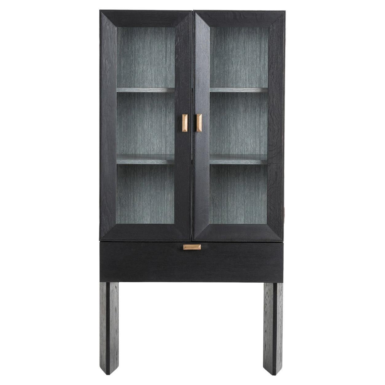 Superbe armoire en chêne massif teinté en vente