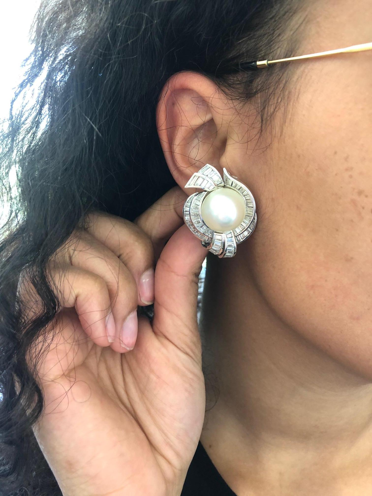 Stunning South Sea Cultured Pearls Earrings in White Gold 750 with Diamonds For Sale 5
