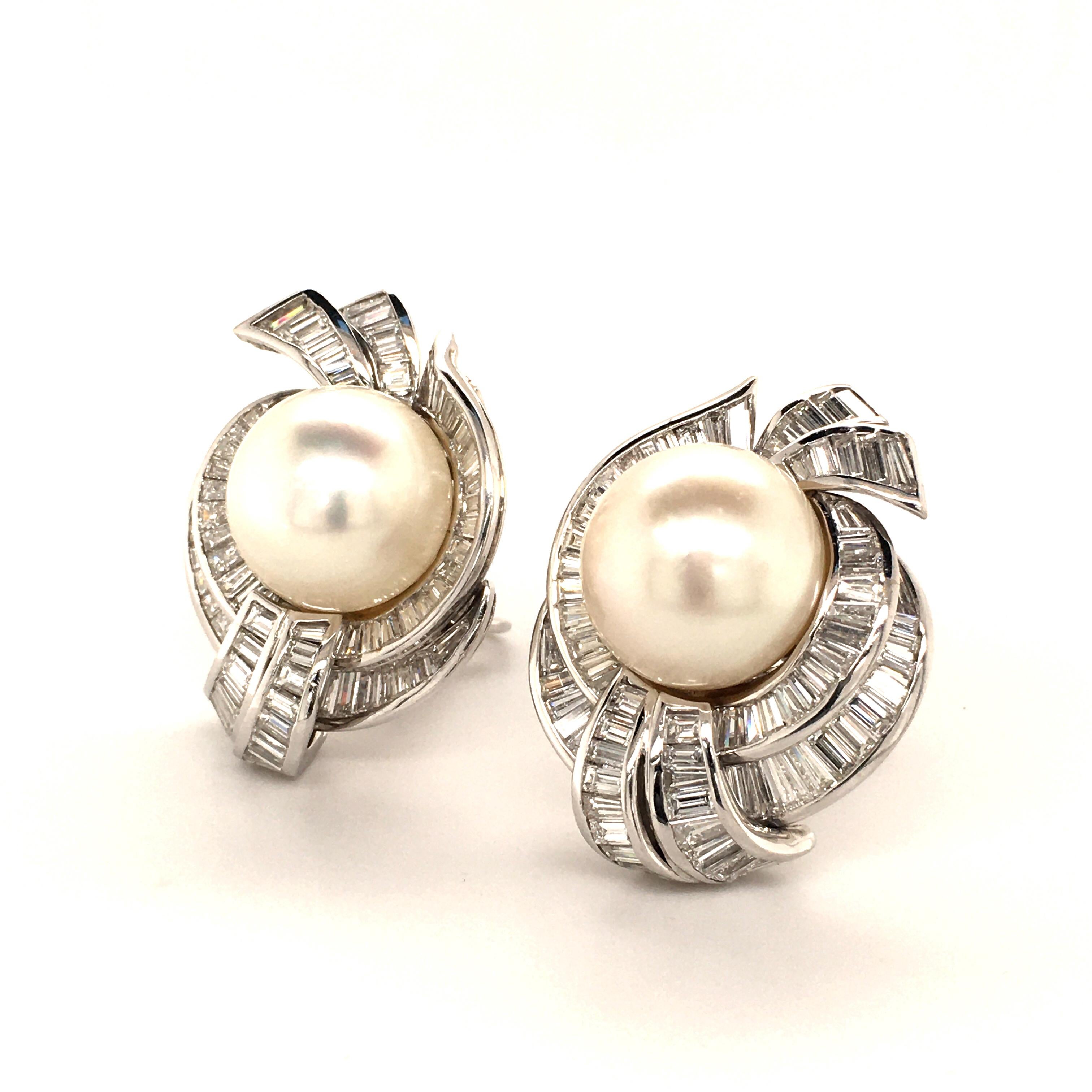 Atemberaubende Südsee-Zuchtperlen-Ohrringe aus Weißgold 750 mit Diamanten (Moderne) im Angebot