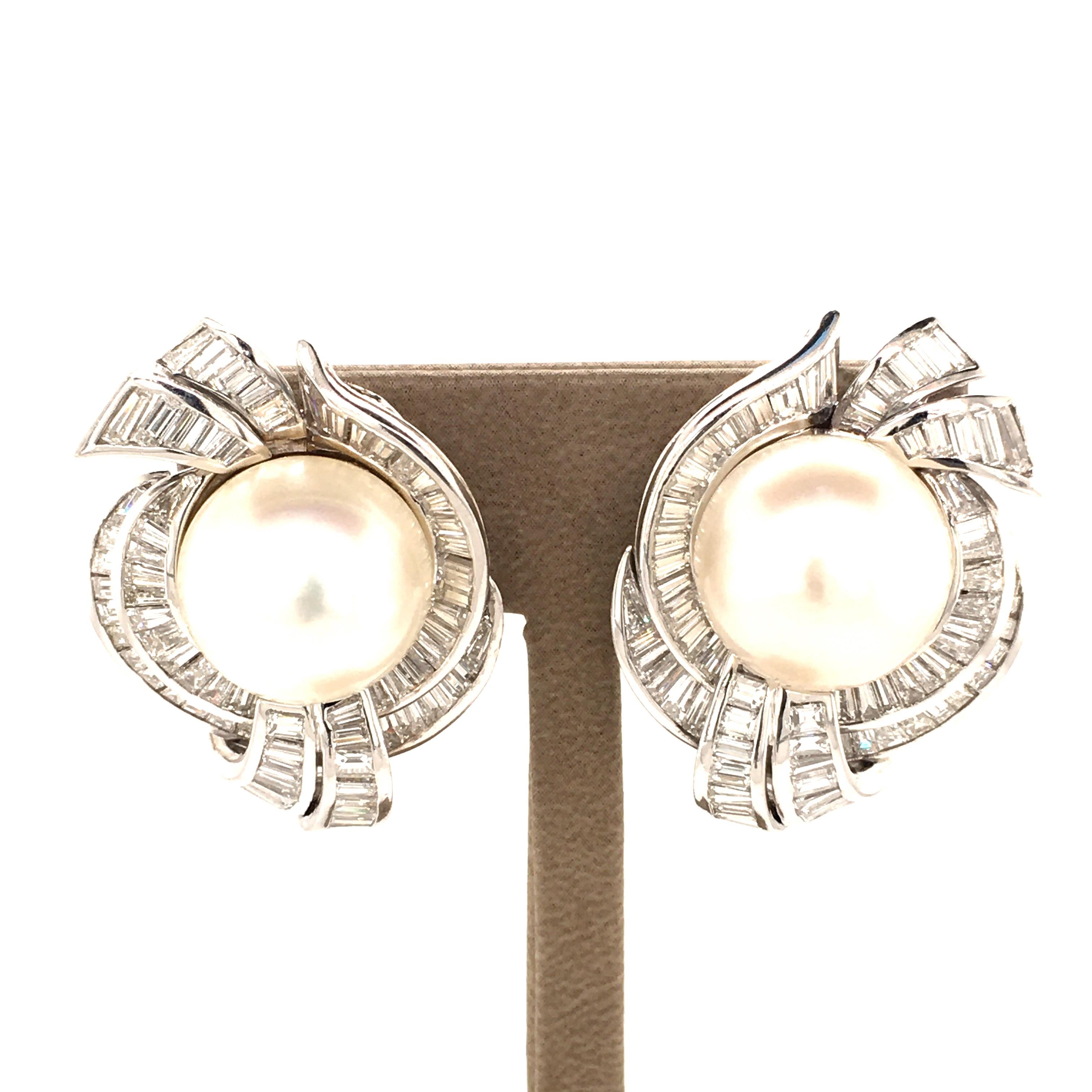 Modern Stunning South Sea Cultured Pearls Earrings in White Gold 750 with Diamonds For Sale