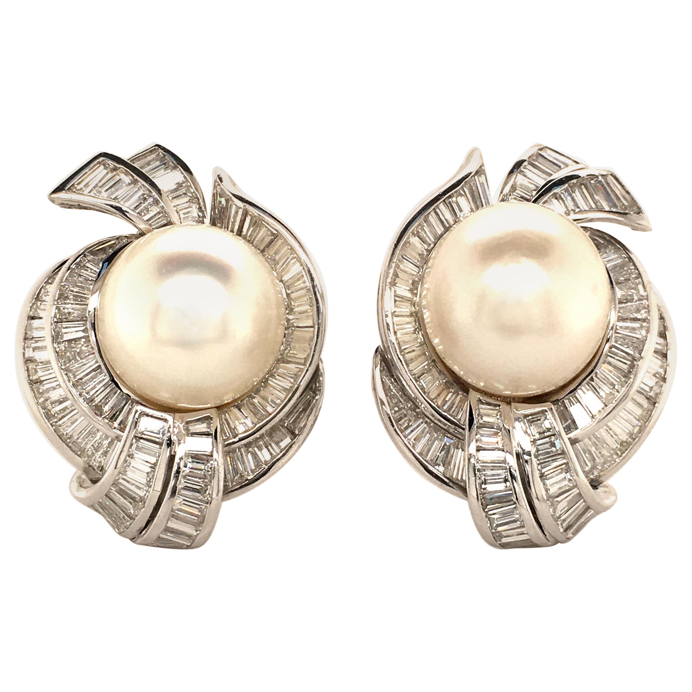 Stunning South Sea Cultured Pearls Earrings in White Gold 750 with Diamonds For Sale