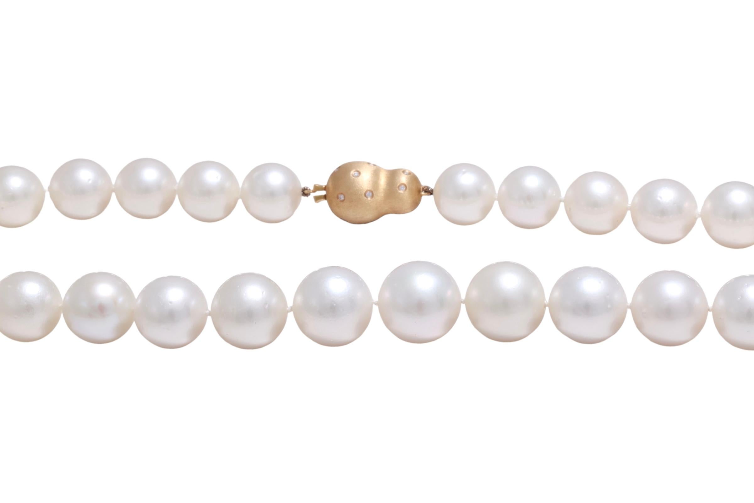 Stunning South Sea Pearl degradé Necklace 18 kt. Gold Lock With Diamonds 13-16mm For Sale 5
