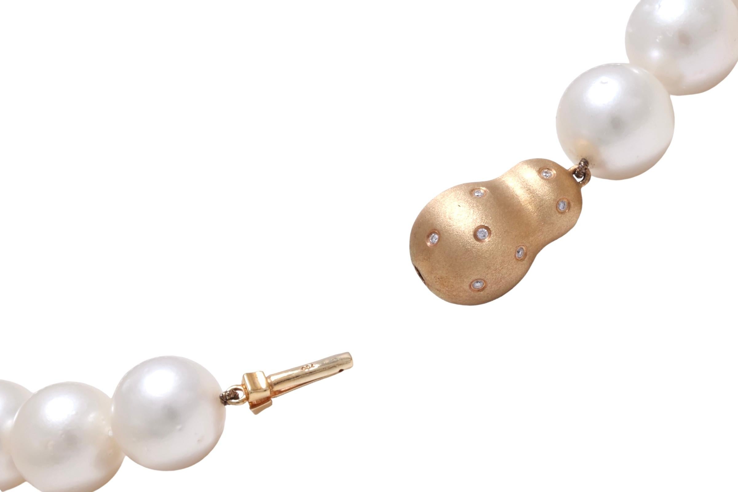 Stunning South Sea Pearl degradé Necklace 18 kt. Gold Lock With Diamonds 13-16mm For Sale 11