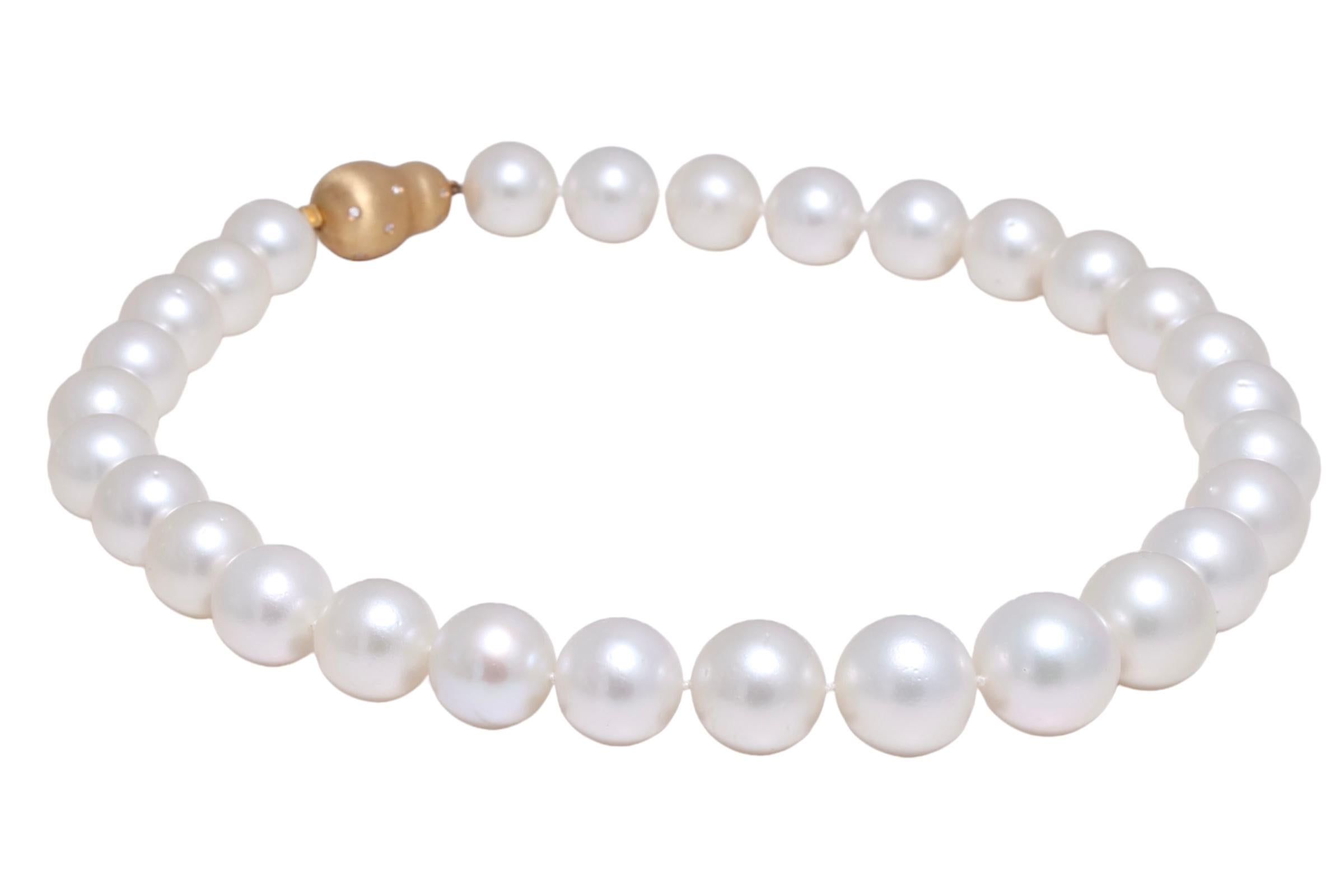 Women's or Men's Stunning South Sea Pearl degradé Necklace 18 kt. Gold Lock With Diamonds 13-16mm For Sale