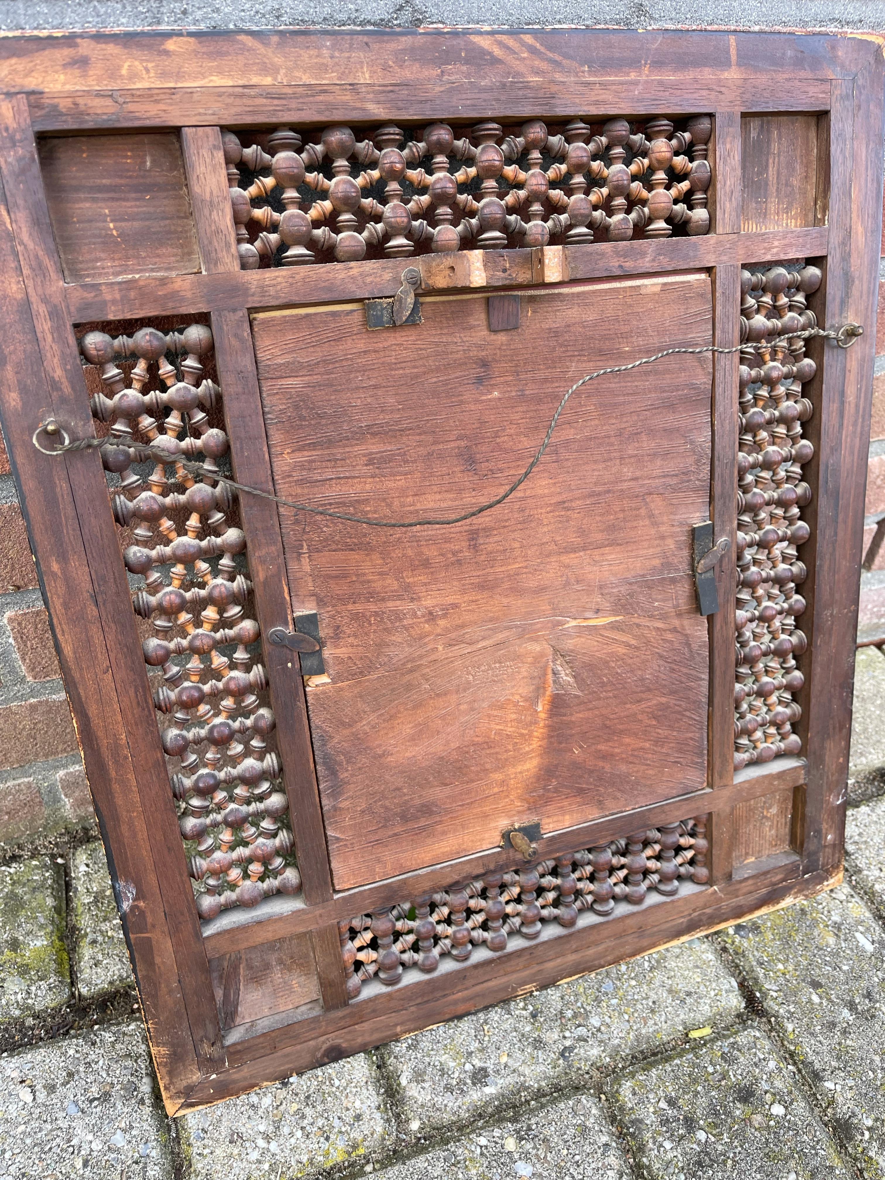 Impresionante Marco / Espejo Español Antiguo de Madera, Incrustaciones y Motivos Torneados en venta 3
