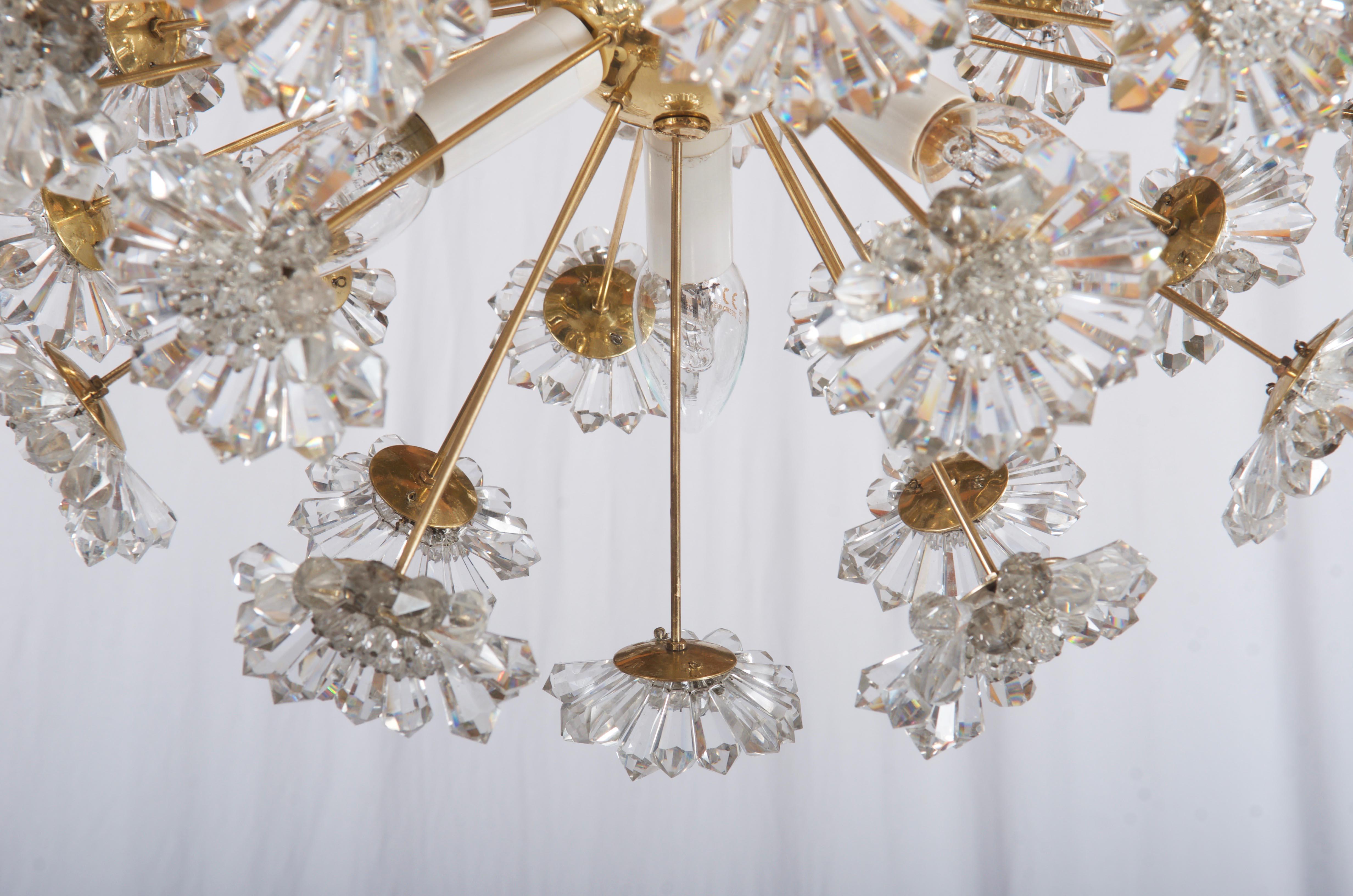 Stunning Sputnik Chandelier with Crystal Flowers In Excellent Condition For Sale In Vienna, AT