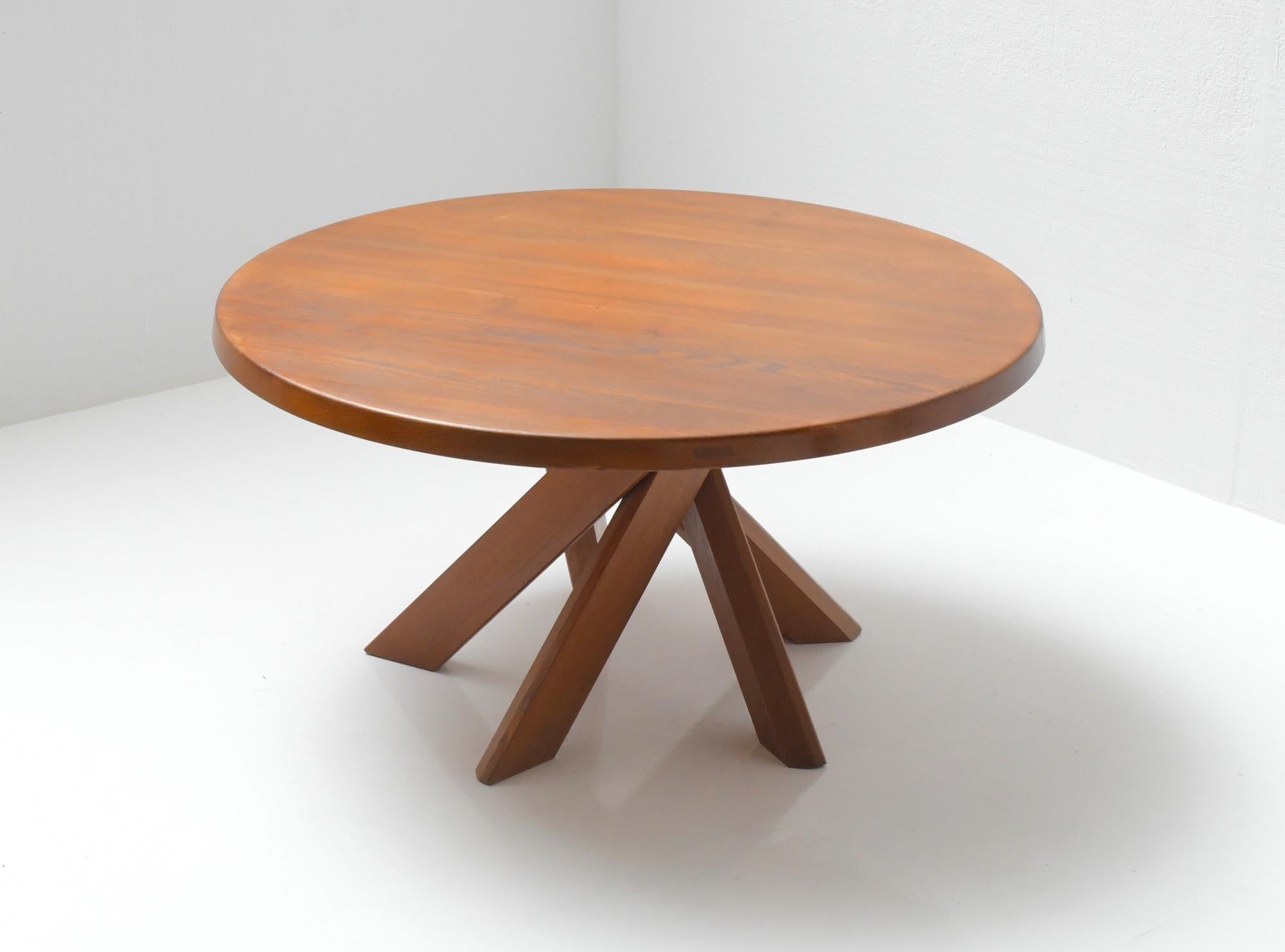 Incroyable et rare table Pierre Chapo de son premier propriétaire en ELM massif.
Acheté en 1969. La table est estampillée 69.
Encore 100% d'origine. 

Le bois n'a jamais été poncé ni restauré.
La patine et la couleur sont étonnantes.

Très