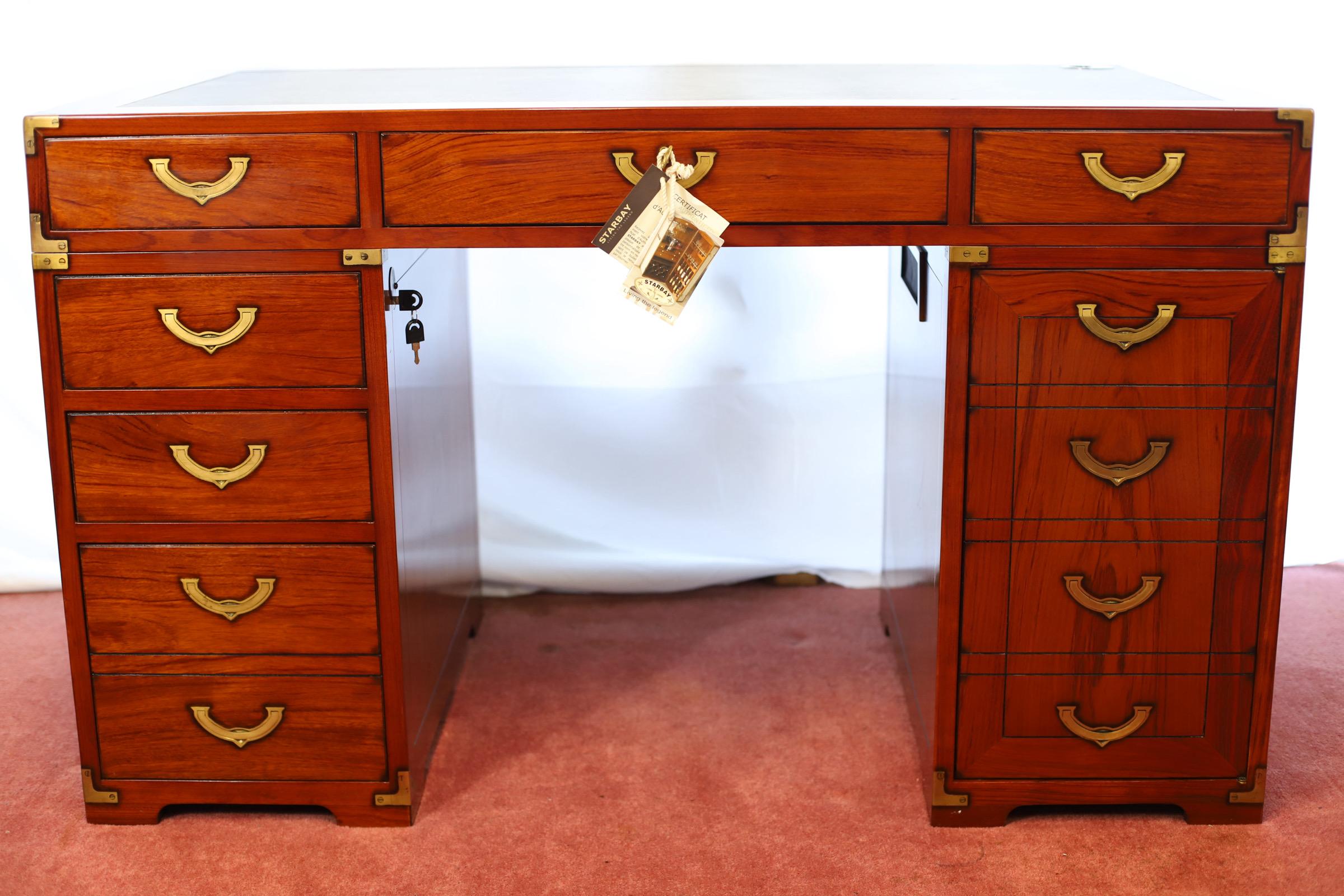 Stunning Starbay Rochefort Campaign Style  Pedestal Desk In Good Condition In Crawley, GB