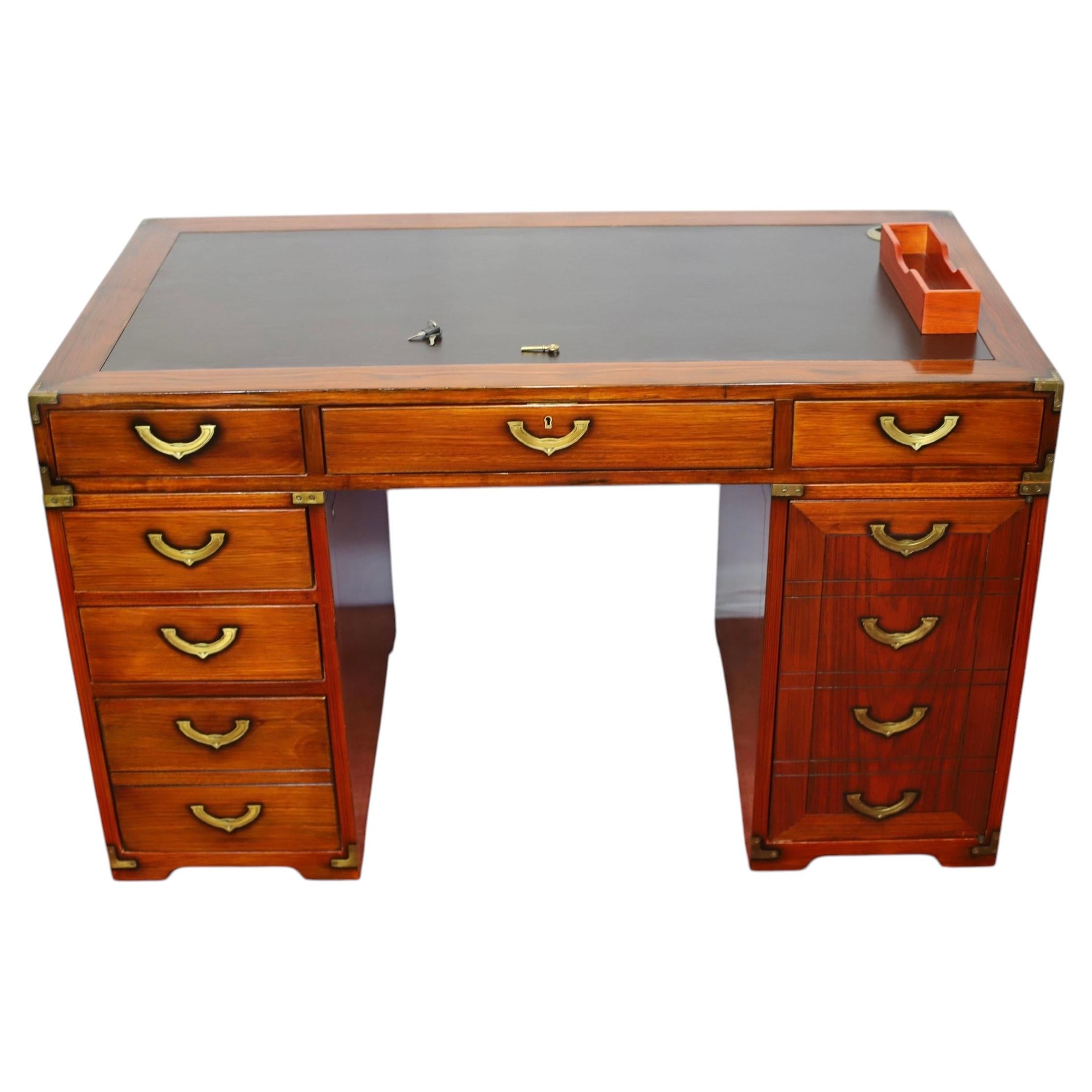 Superbe bureau sur pied « Campaign Style » de Starbay Rochefort
