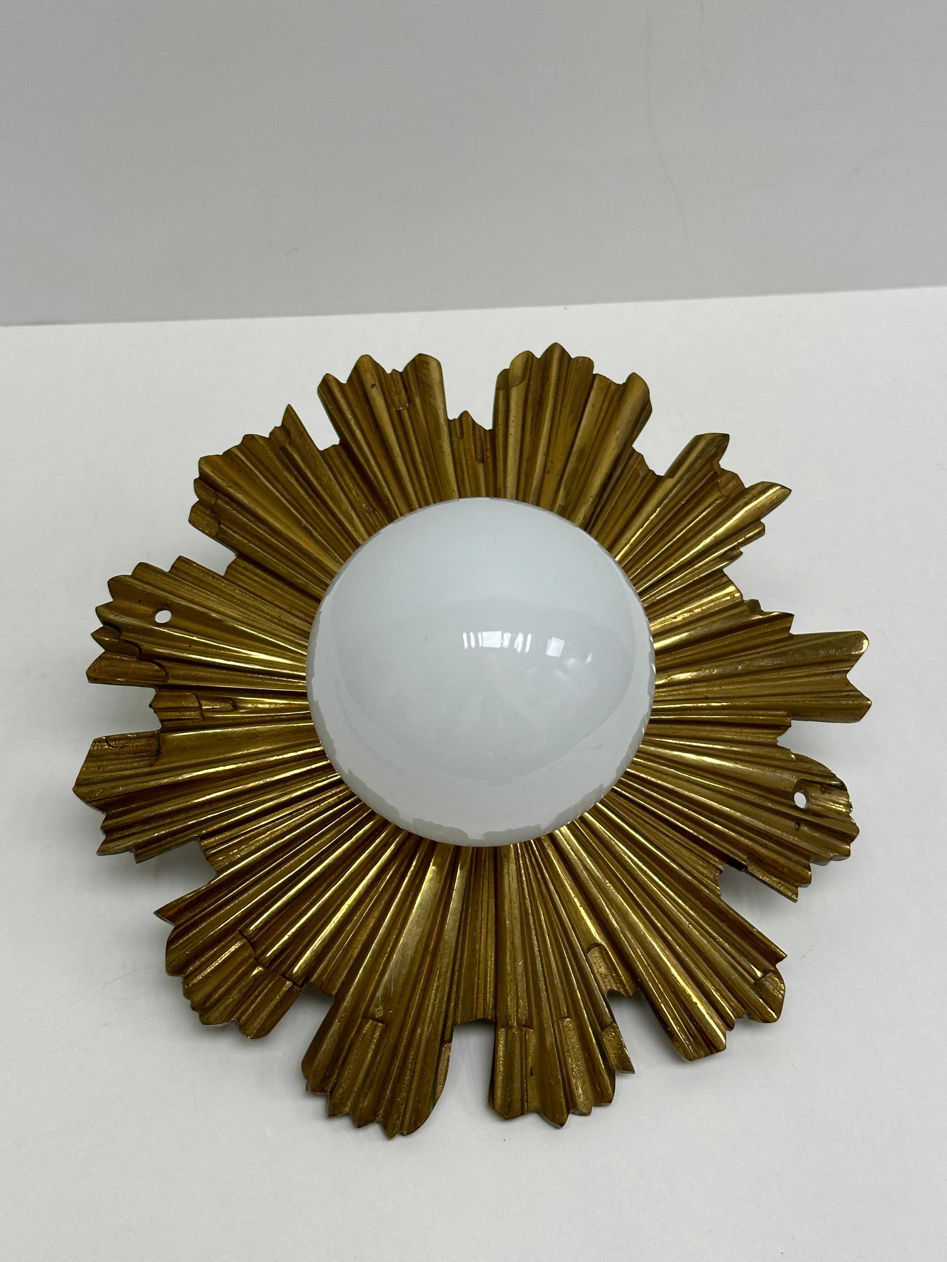 Stunning Starburst Sunburst Brass Bronze Flush Mount Ceiling Light Fixture 1950s In Good Condition In Nuernberg, DE