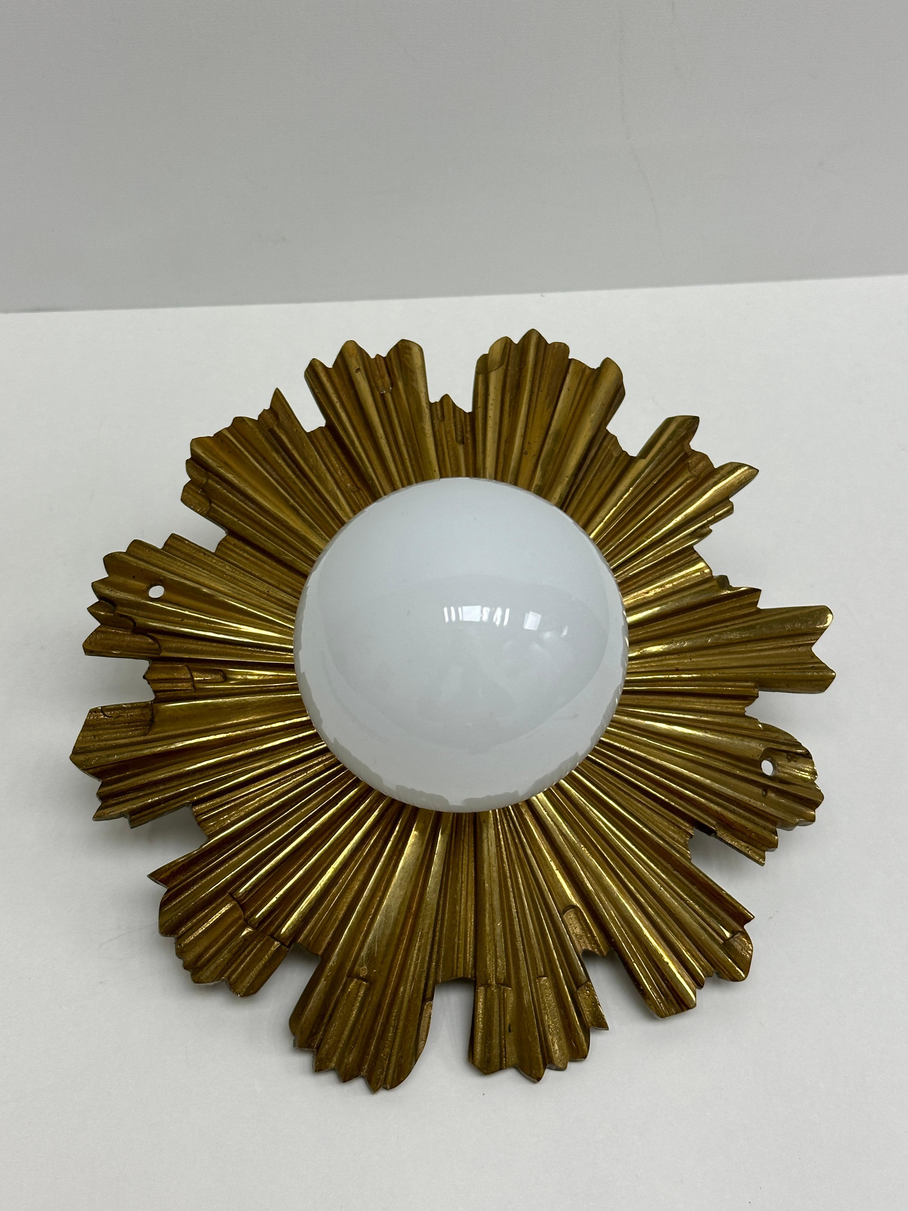 Stunning Starburst Sunburst Brass Bronze Flush Mount Ceiling Light Fixture 1950s In Good Condition For Sale In Nuernberg, DE