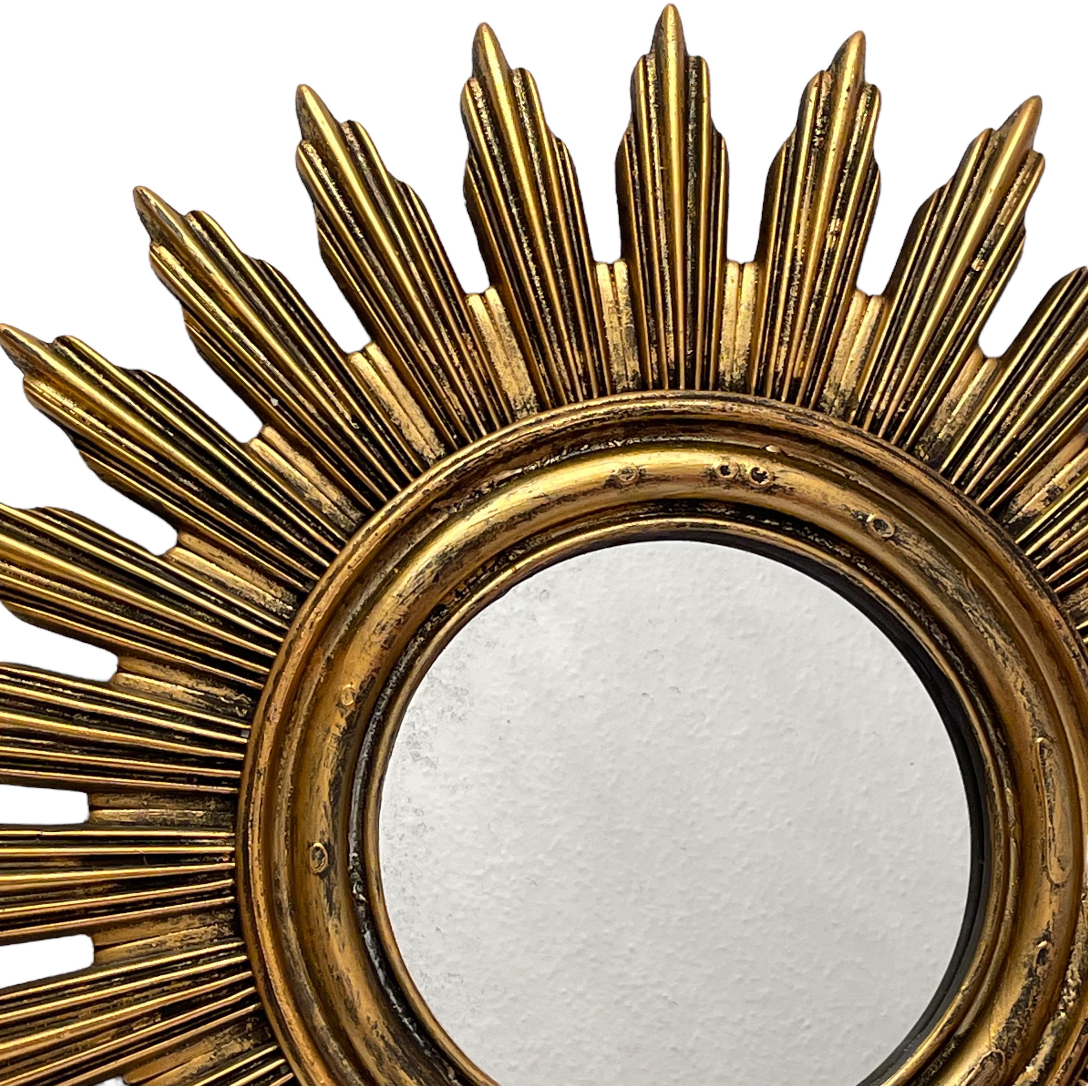 Doré Superbe miroir étoilé Sunburst en résine dorée, Belgique, vers les années 1960 en vente