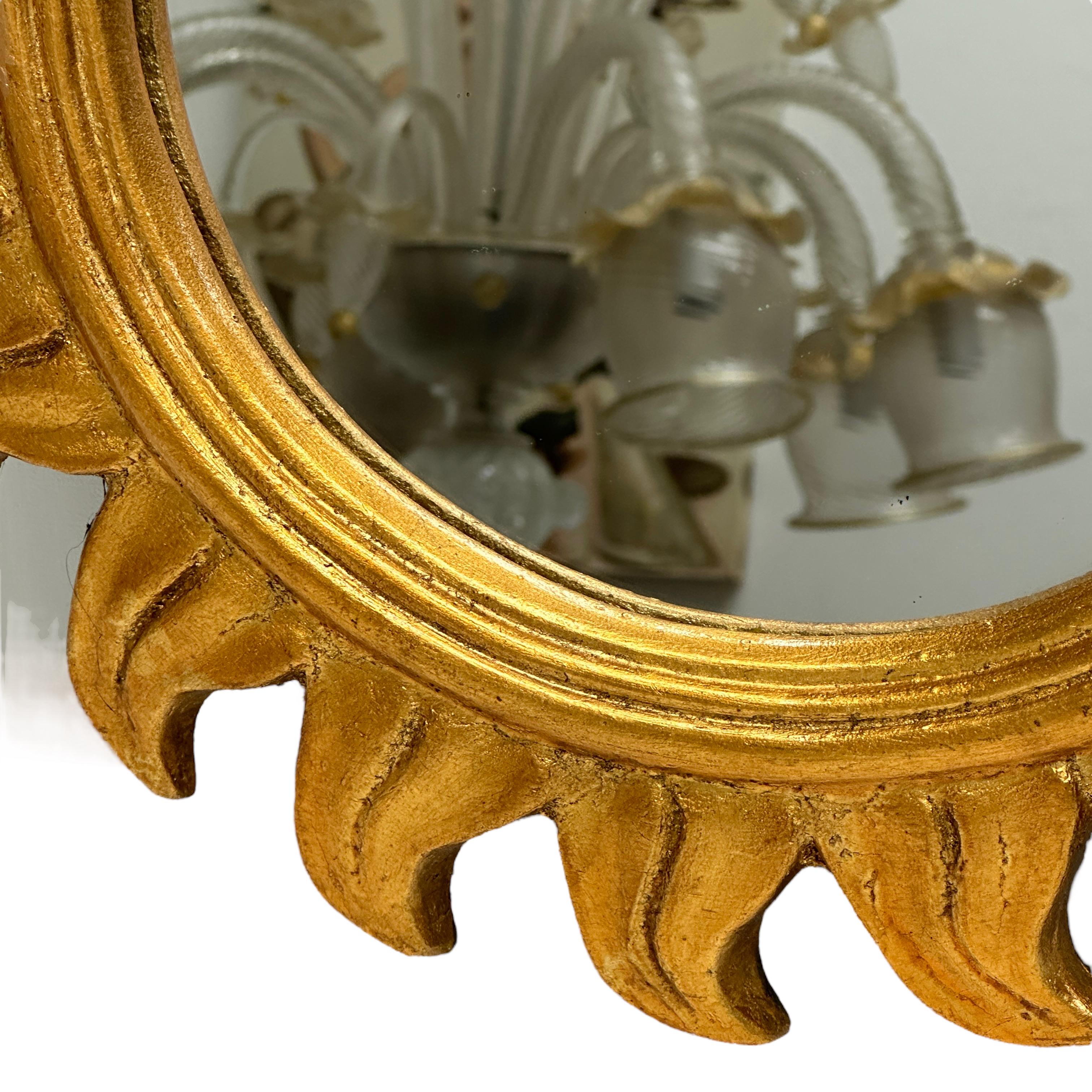 Belge Superbe miroir étoilé Sunburst en résine dorée, Belgique, vers 1970 en vente
