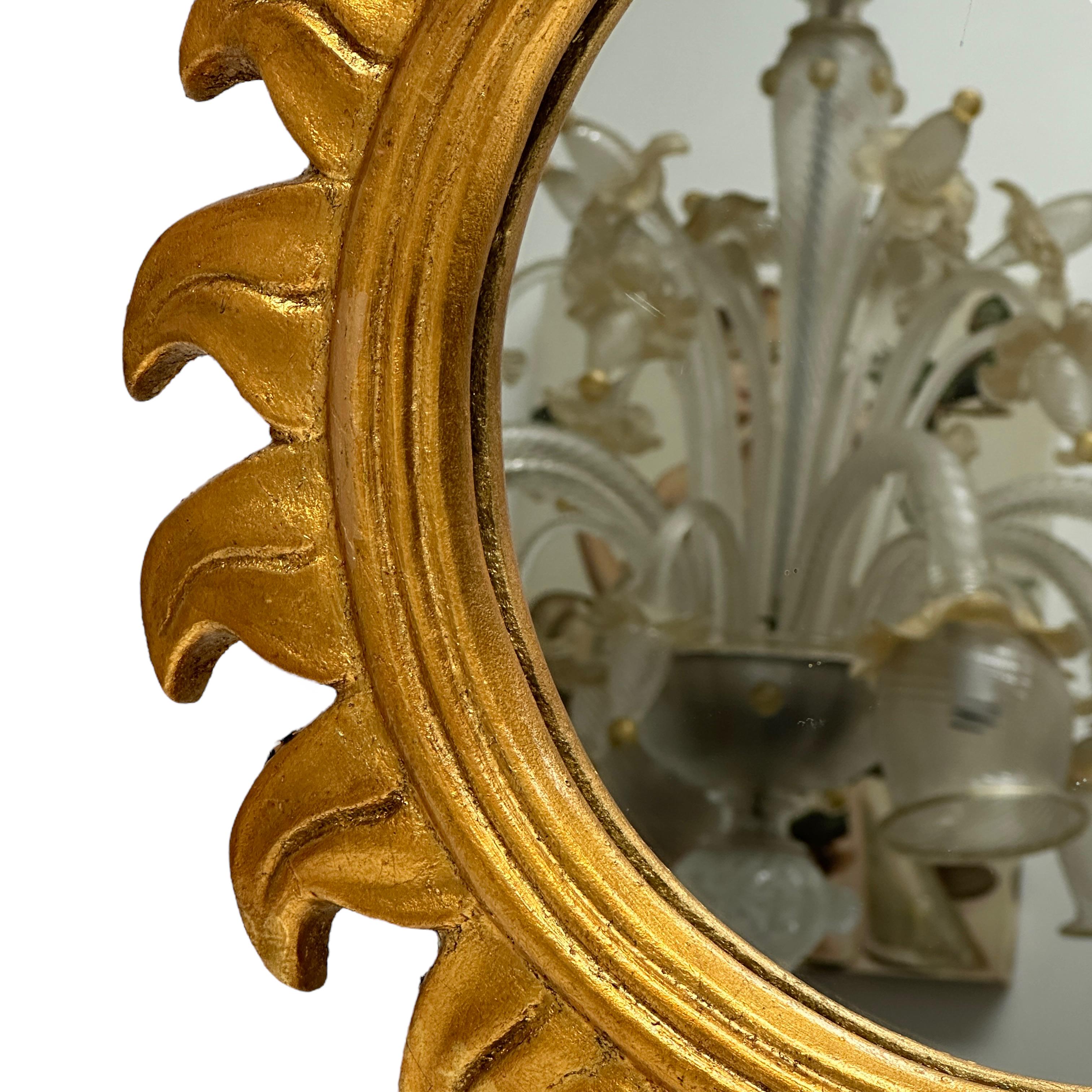 Doré Superbe miroir étoilé Sunburst en résine dorée, Belgique, vers 1970 en vente