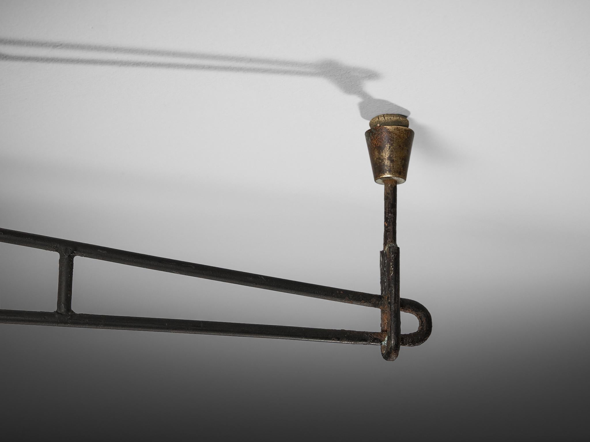 Stupendo lampadario Stilnovo in metallo e ottone in vendita 3