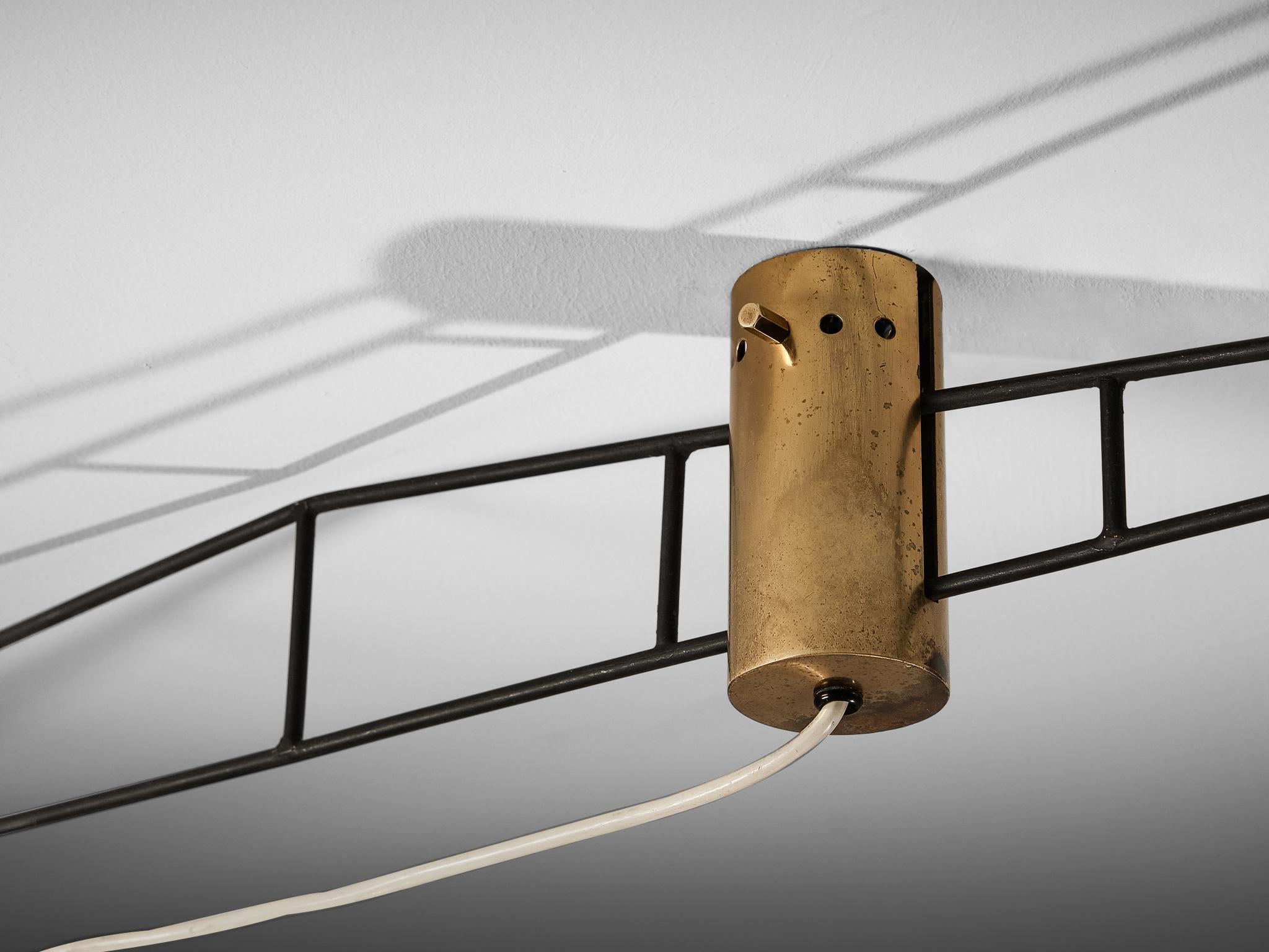 Metallo Stupendo lampadario Stilnovo in metallo e ottone in vendita