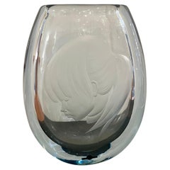 Superbe vase en verre massif gravé Strombergshyttan