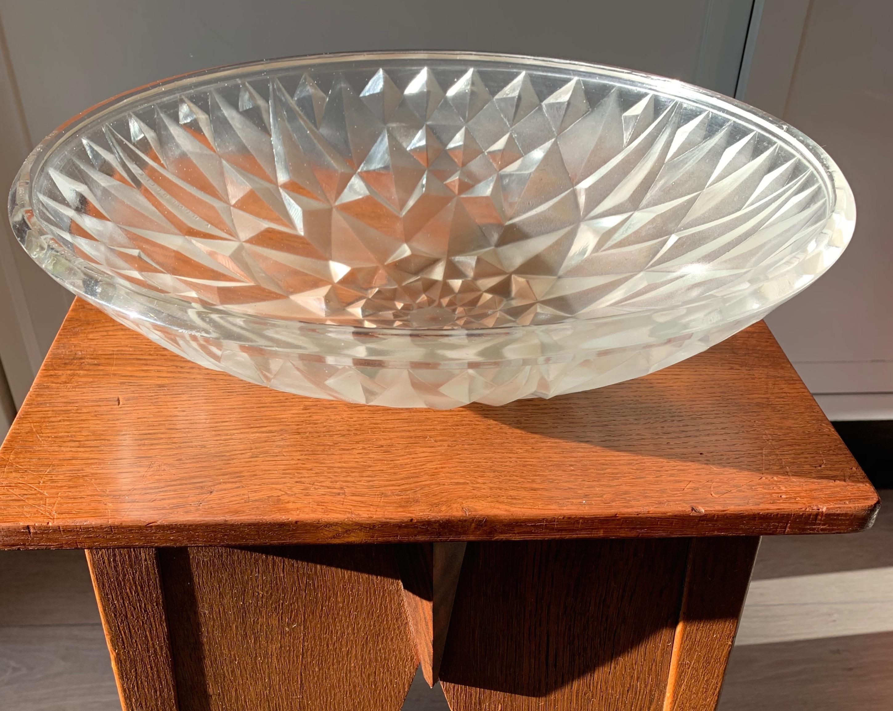 Striking design and top quality make Art Deco bowl.

If you are a collector of rare and aesthetically pleasing works of Art (Deco) then this handcrafted piece by one of France's finest glass artists could be perfect. This early 20th century, highly