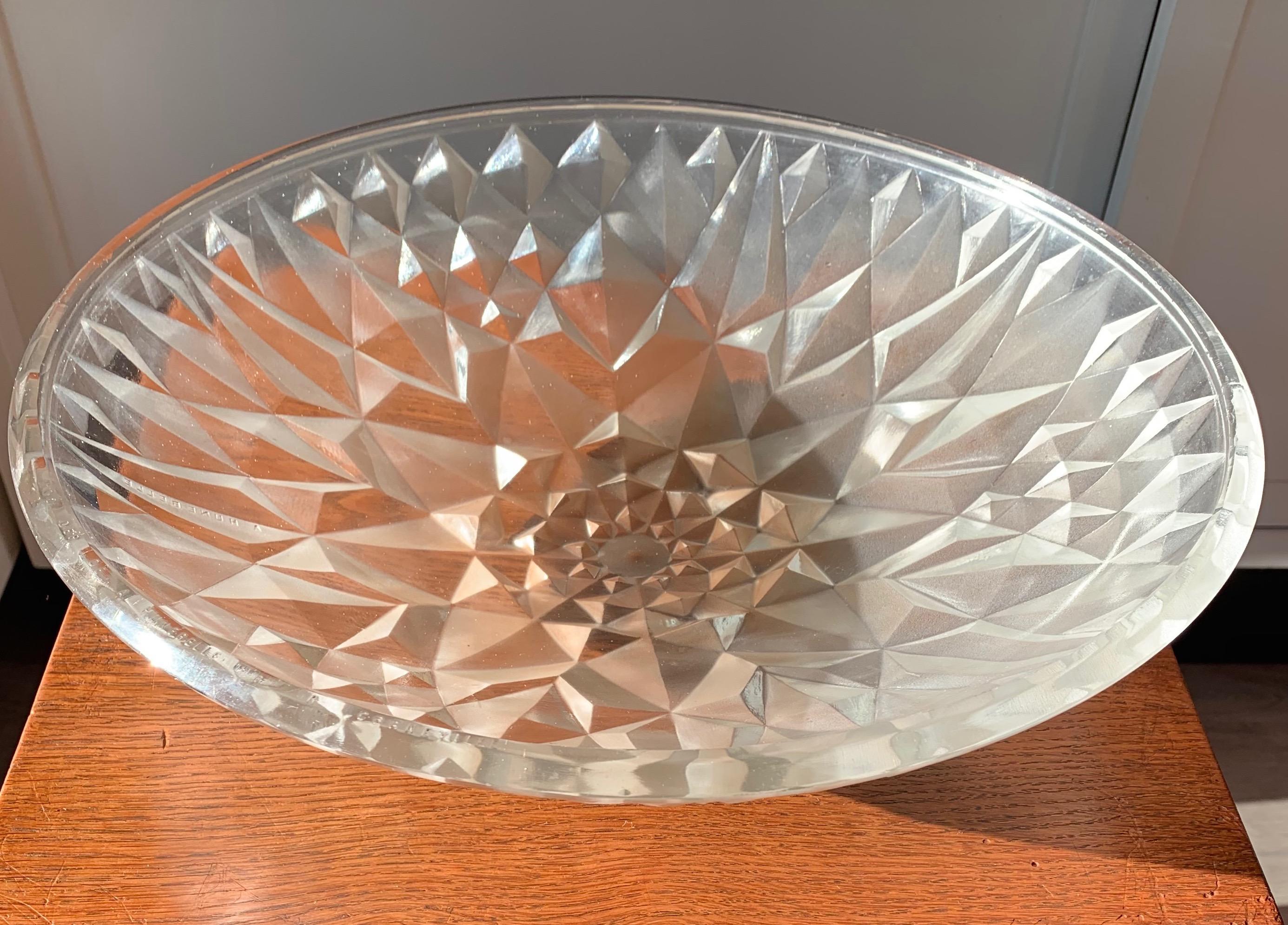 Art déco Superbe et élégant bol en verre Art Déco français de forme géométrique par A. Hunebelle en vente