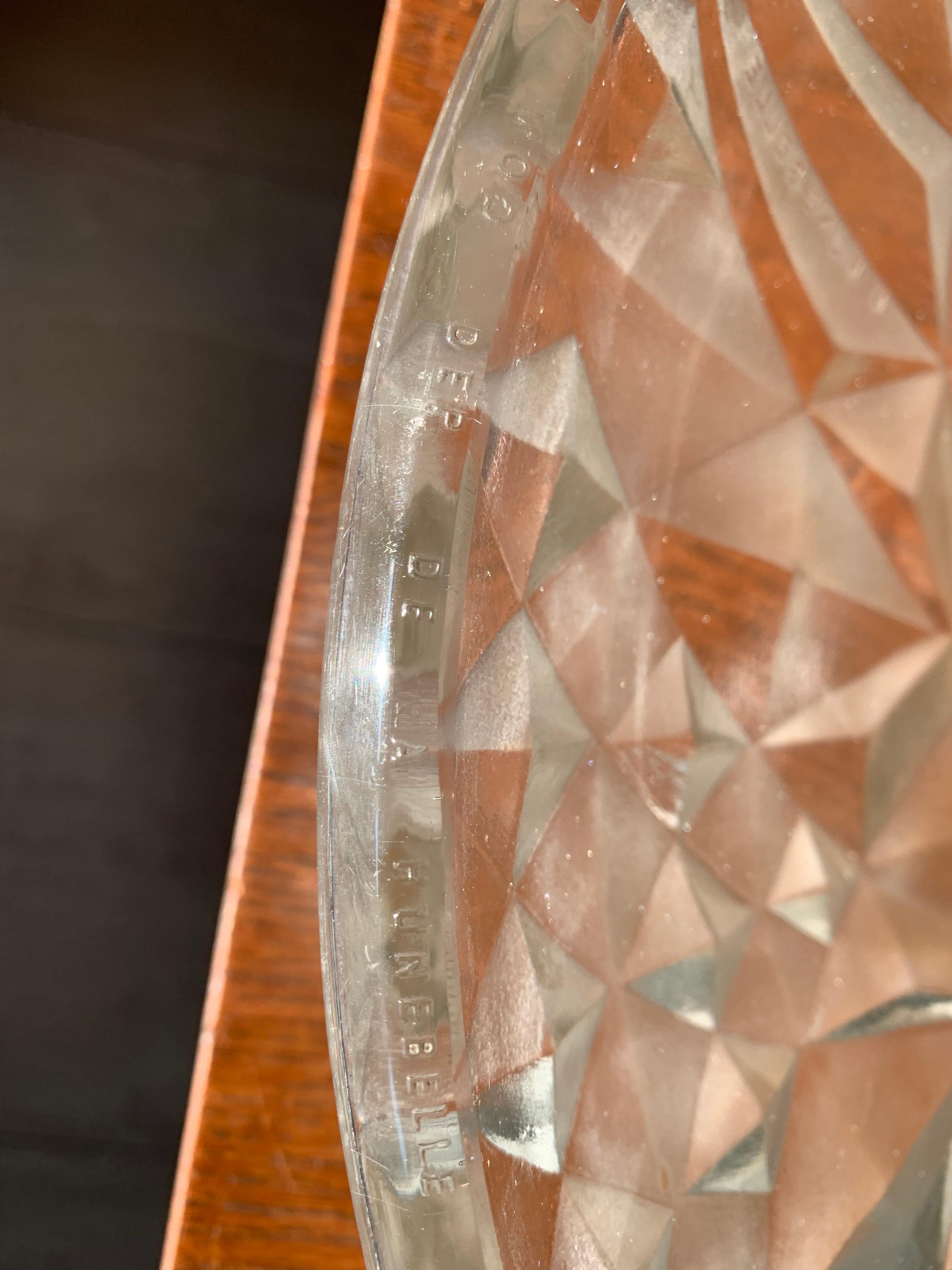 20ième siècle Superbe et élégant bol en verre Art Déco français de forme géométrique par A. Hunebelle en vente