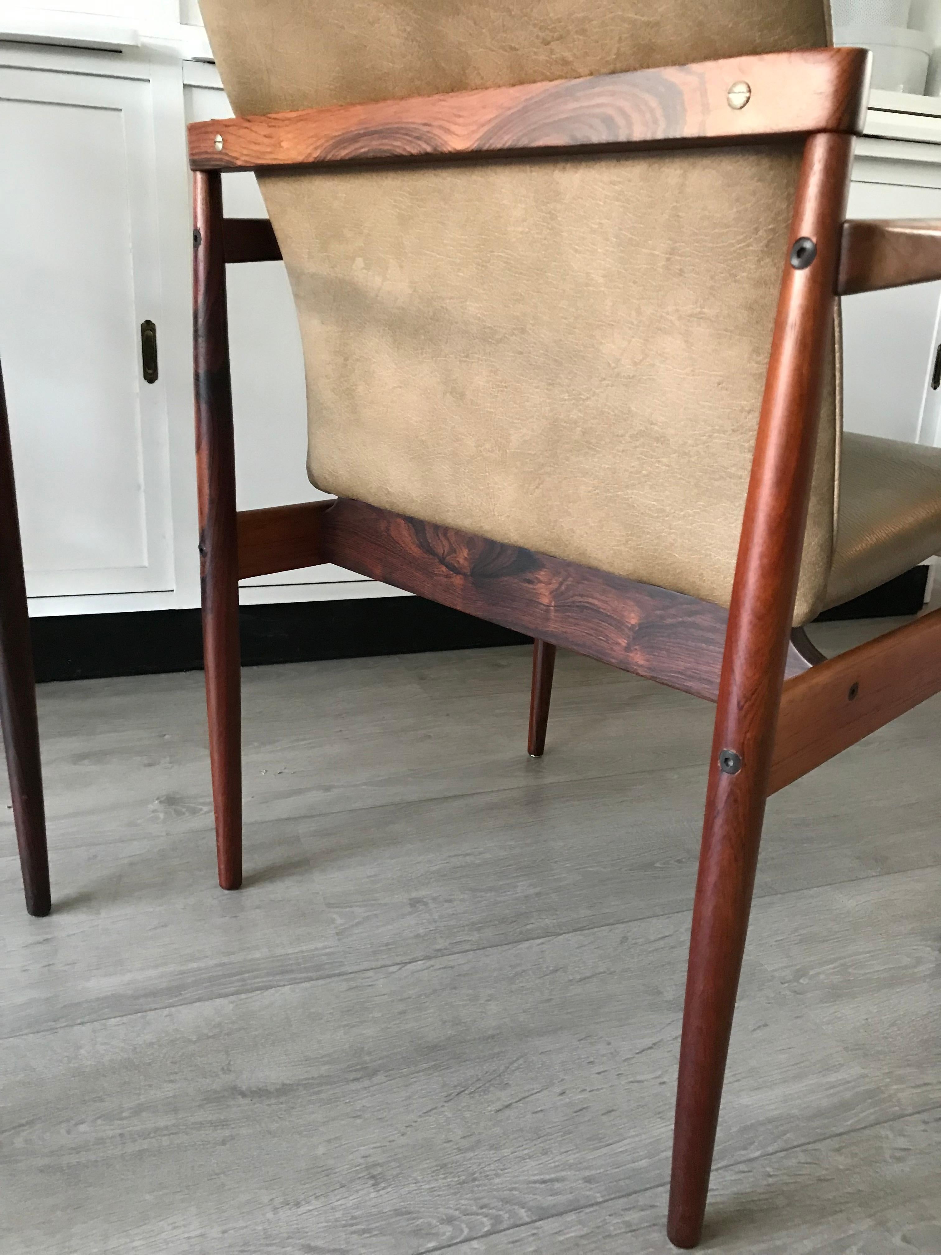 Superbe et élégante paire de fauteuils en bois massif fabriqués à la main, de style moderne du milieu du siècle dernier en vente 7